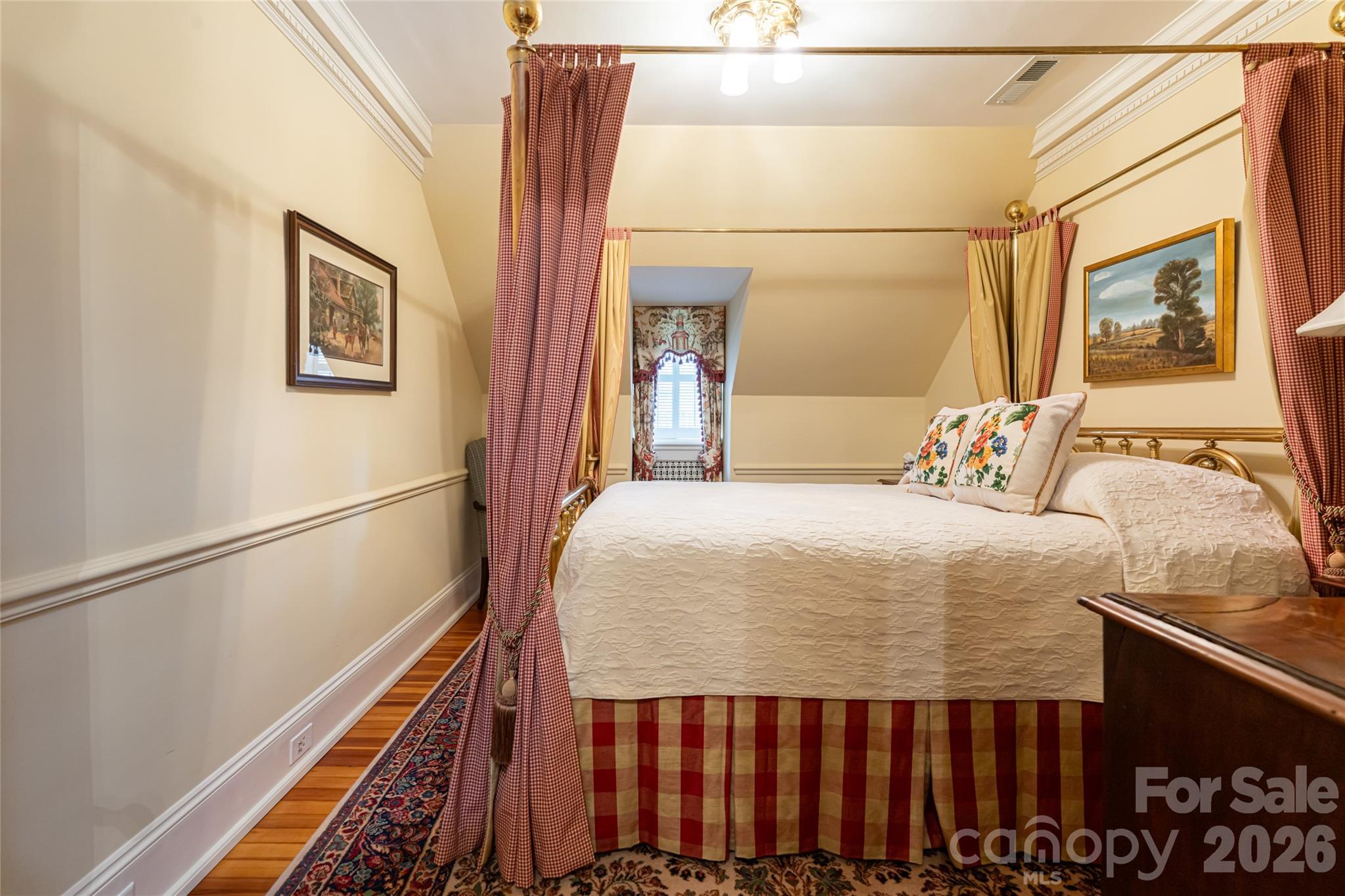 324 Vanderbilt Road — Asheville
