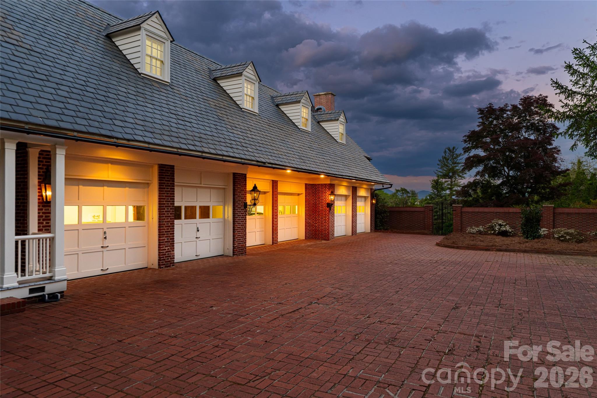 324 Vanderbilt Road — Asheville