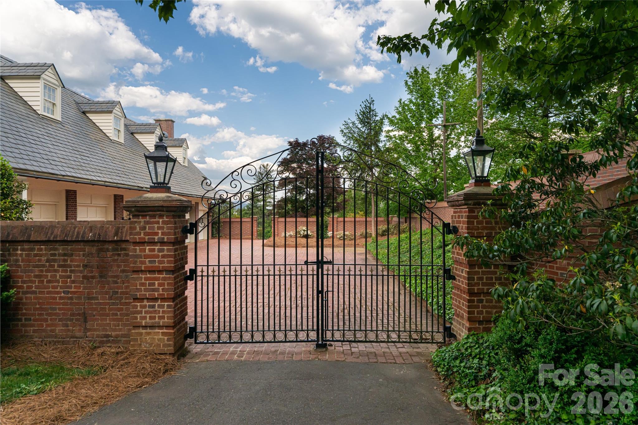324 Vanderbilt Road — Asheville
