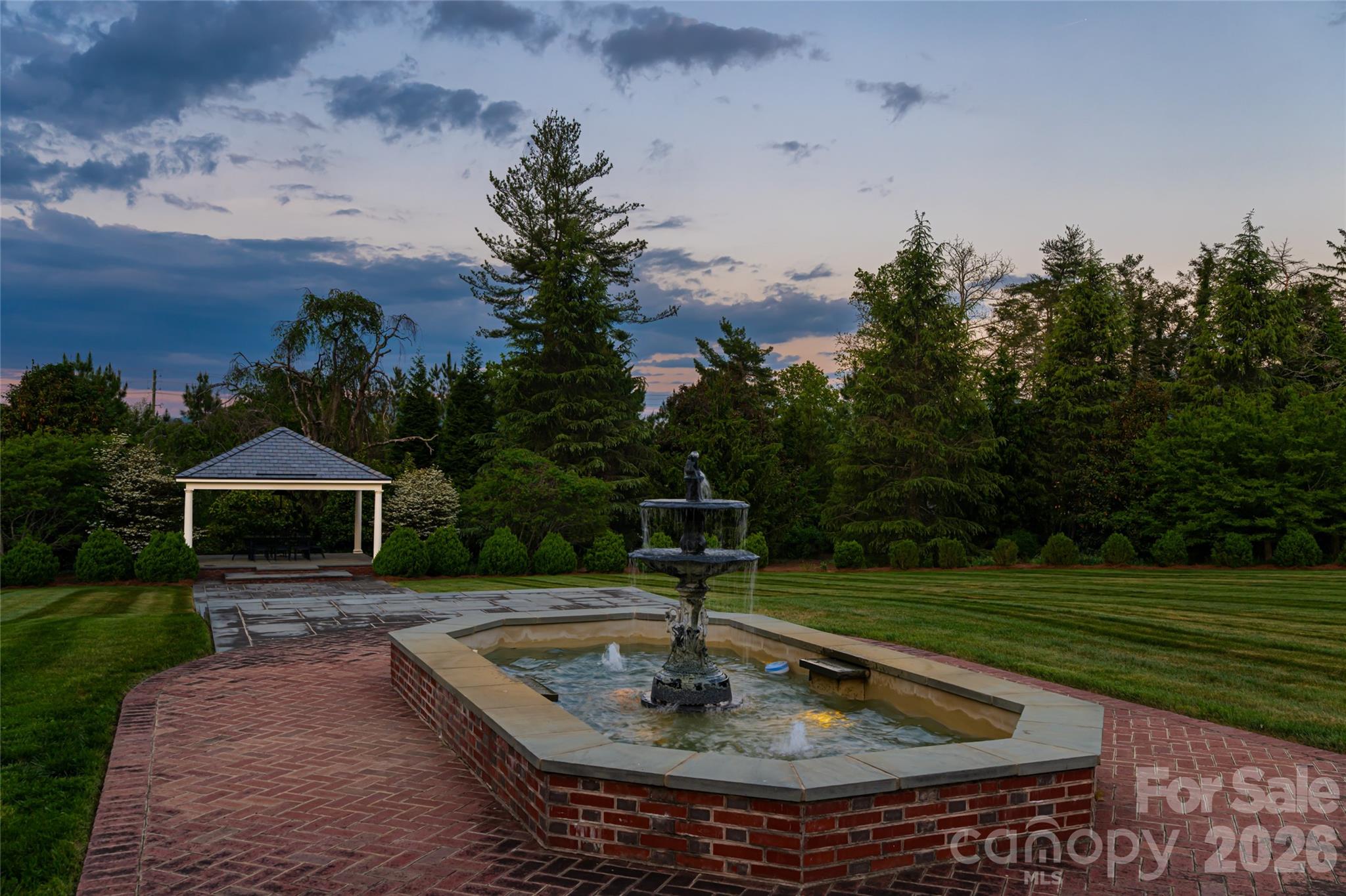 324 Vanderbilt Road — Asheville