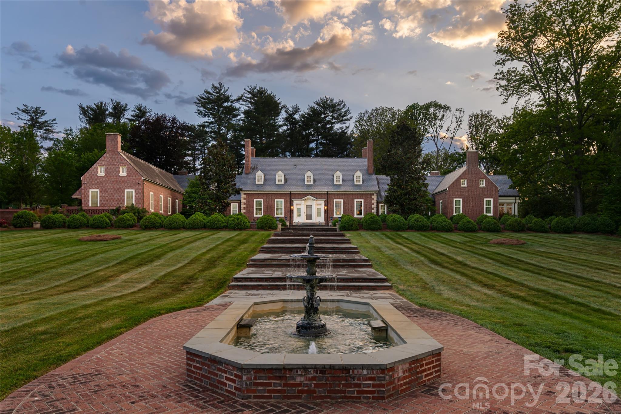 324 Vanderbilt Road — Asheville