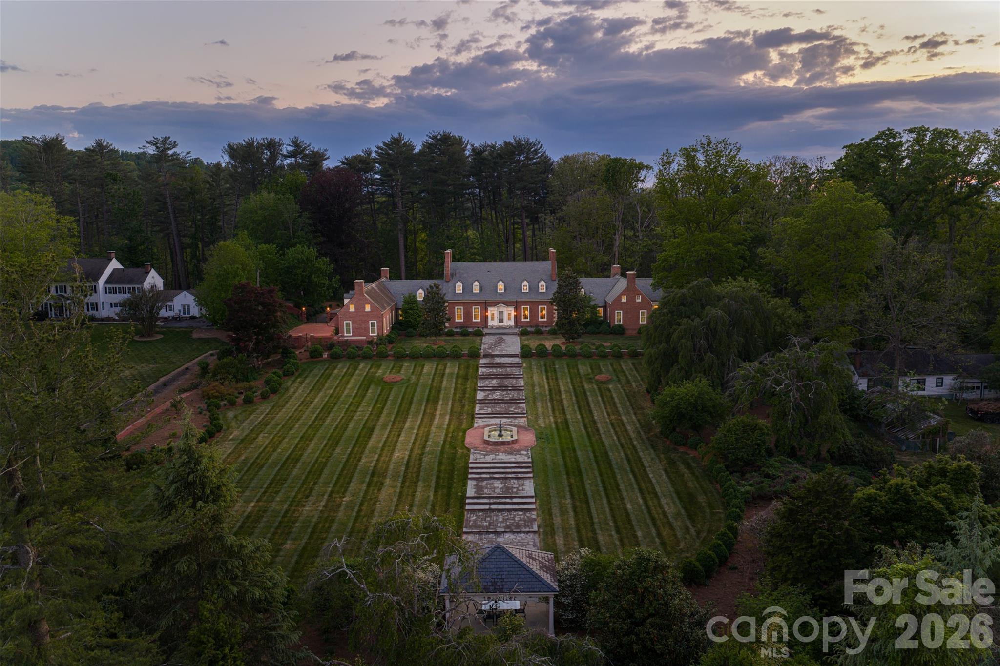 324 Vanderbilt Road — Asheville
