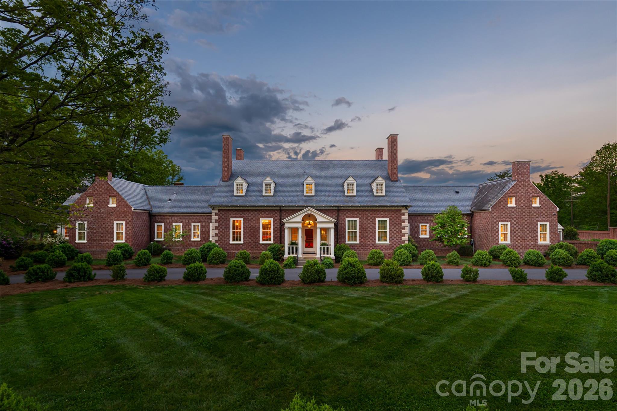 324 Vanderbilt Road — Asheville