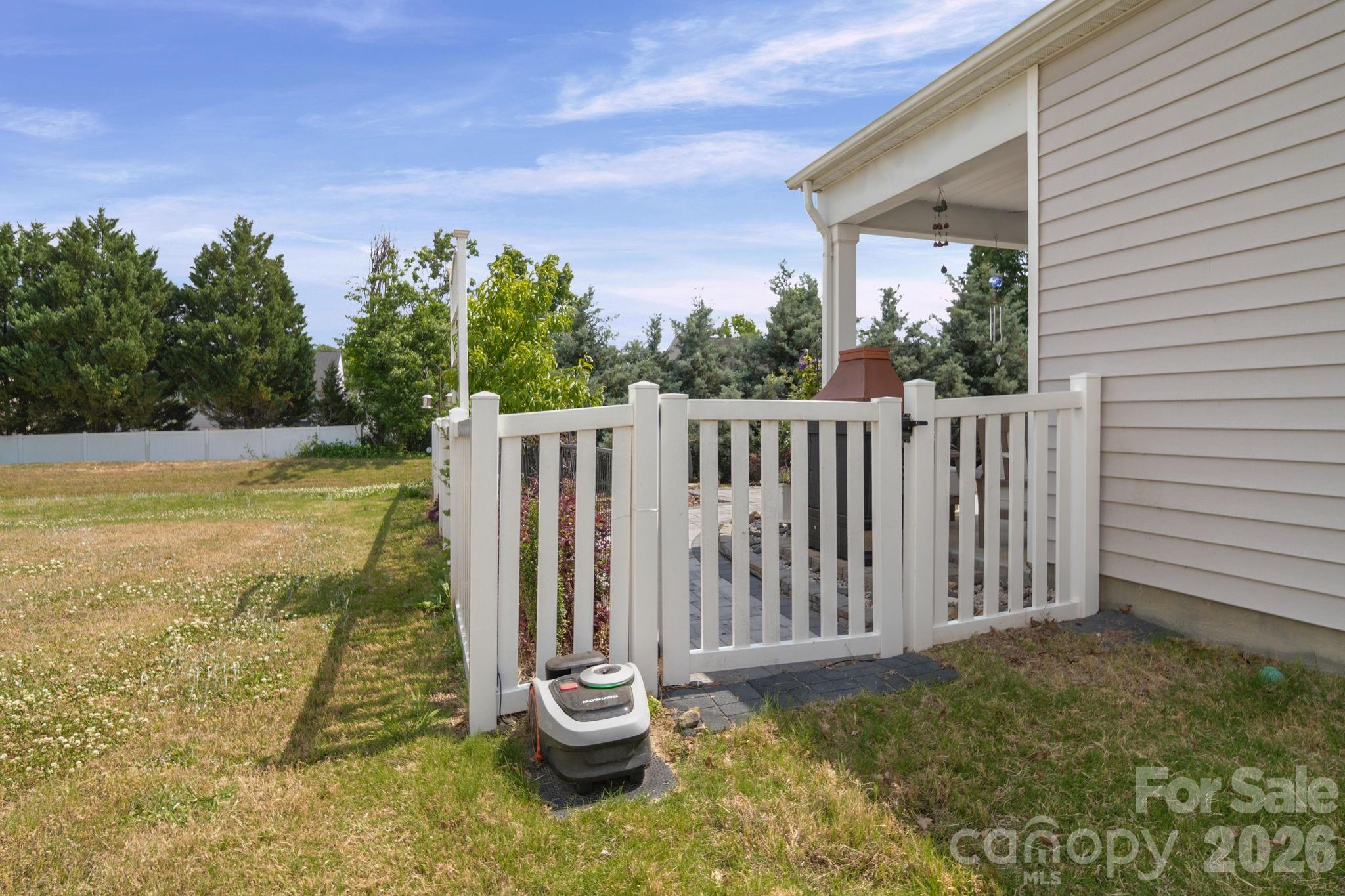 2228 Apple Glen Lane — Charlotte