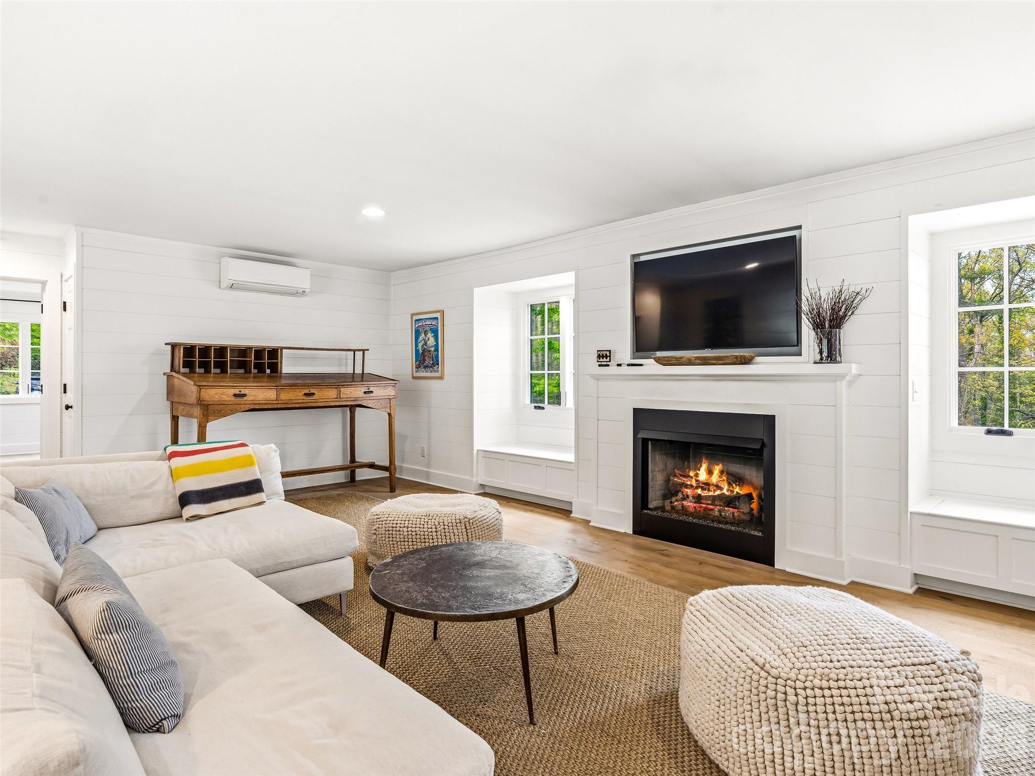 10 Kalimar Heights — Hendersonville
