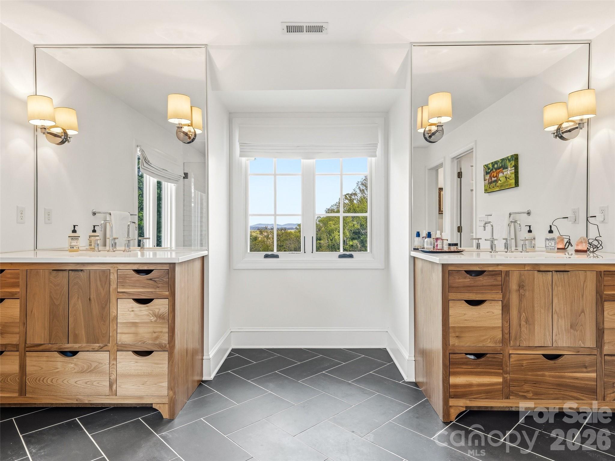 10 Kalimar Heights — Hendersonville