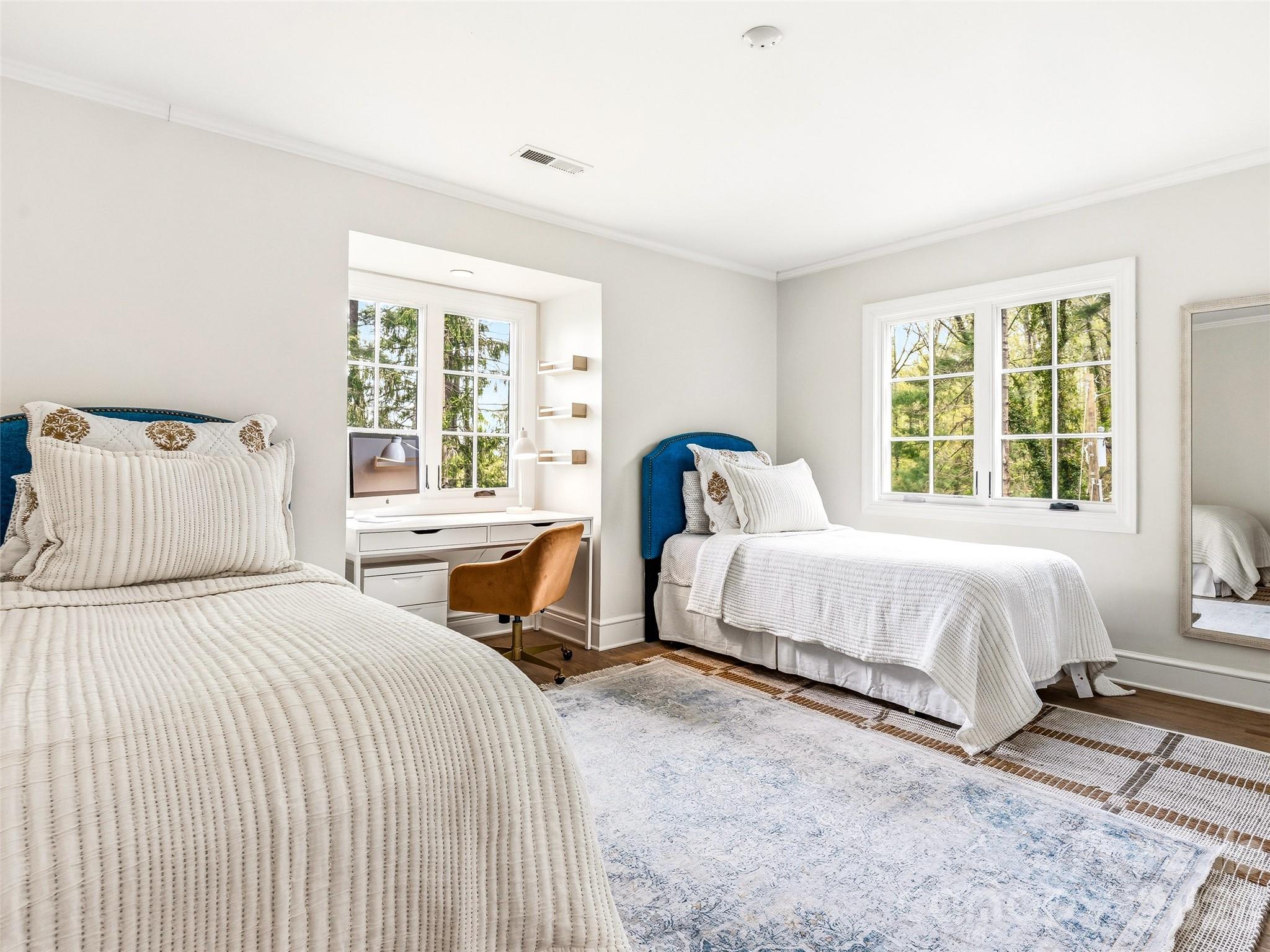 10 Kalimar Heights — Hendersonville