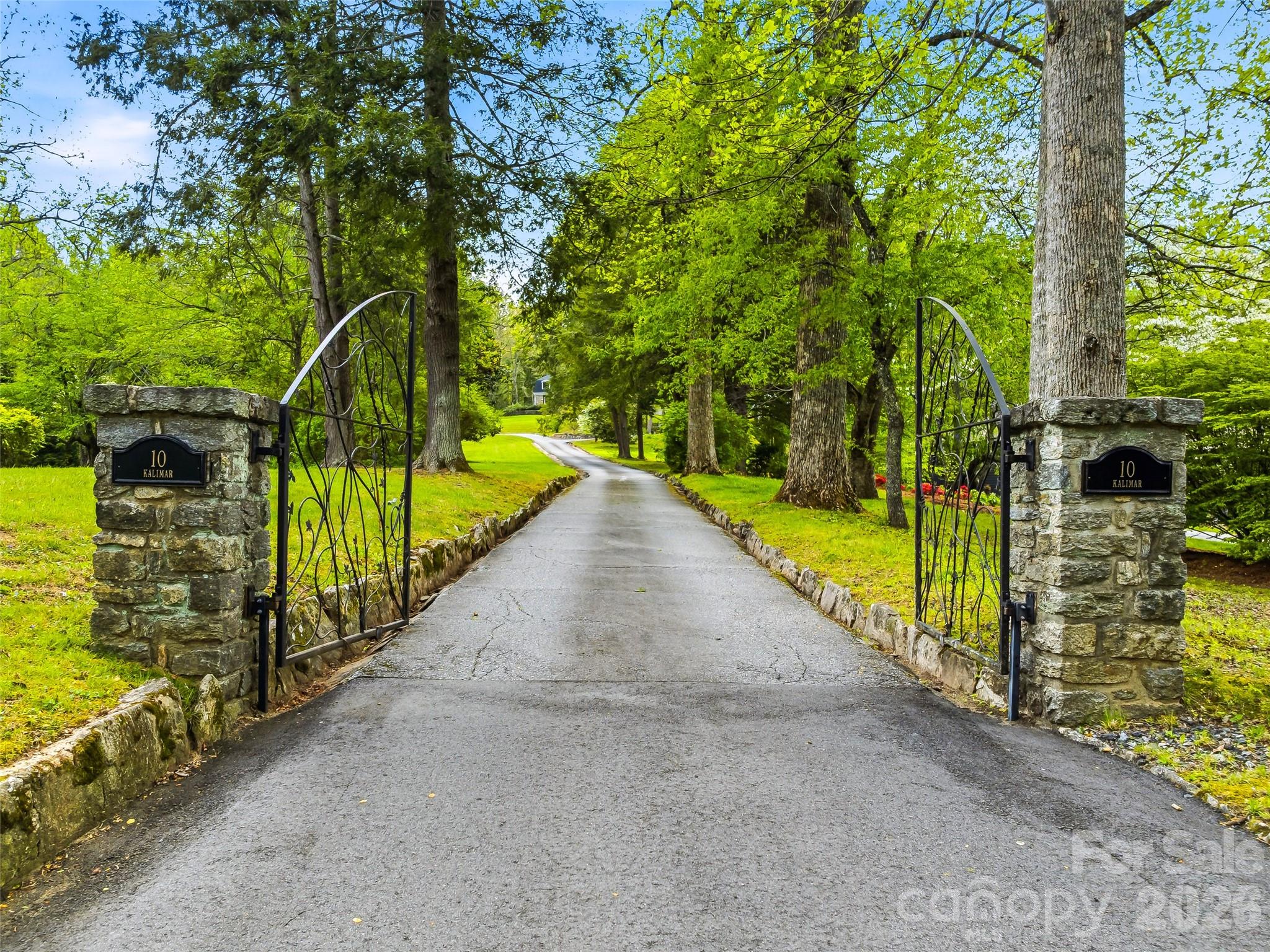 10 Kalimar Heights — Hendersonville