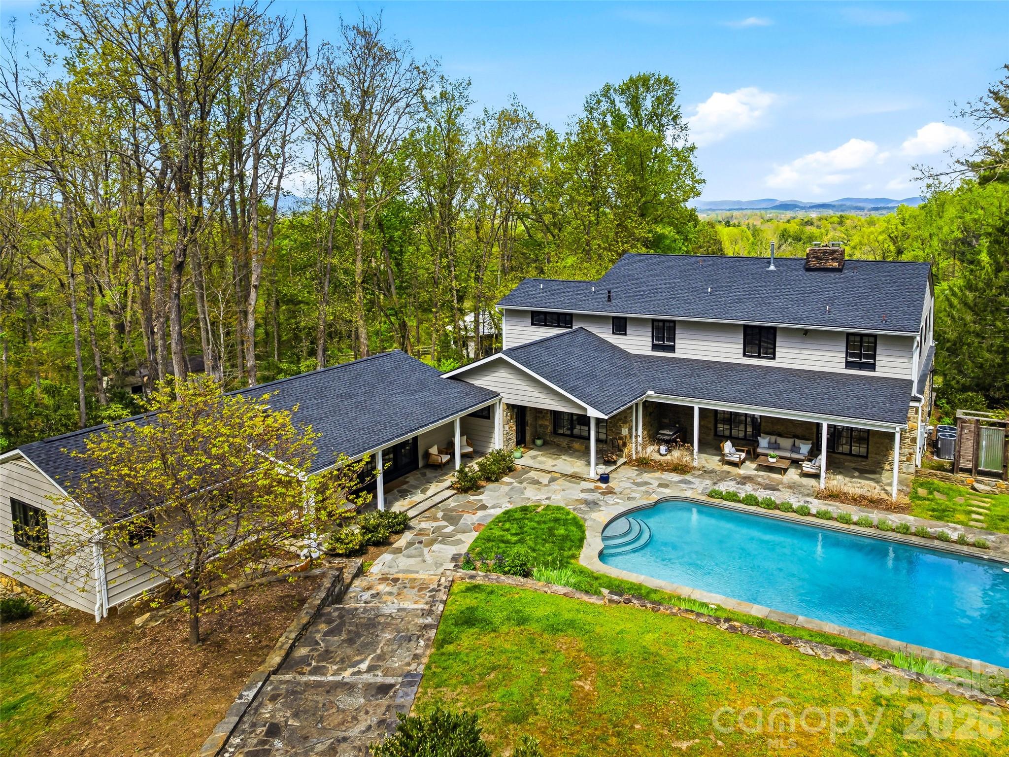 10 Kalimar Heights — Hendersonville