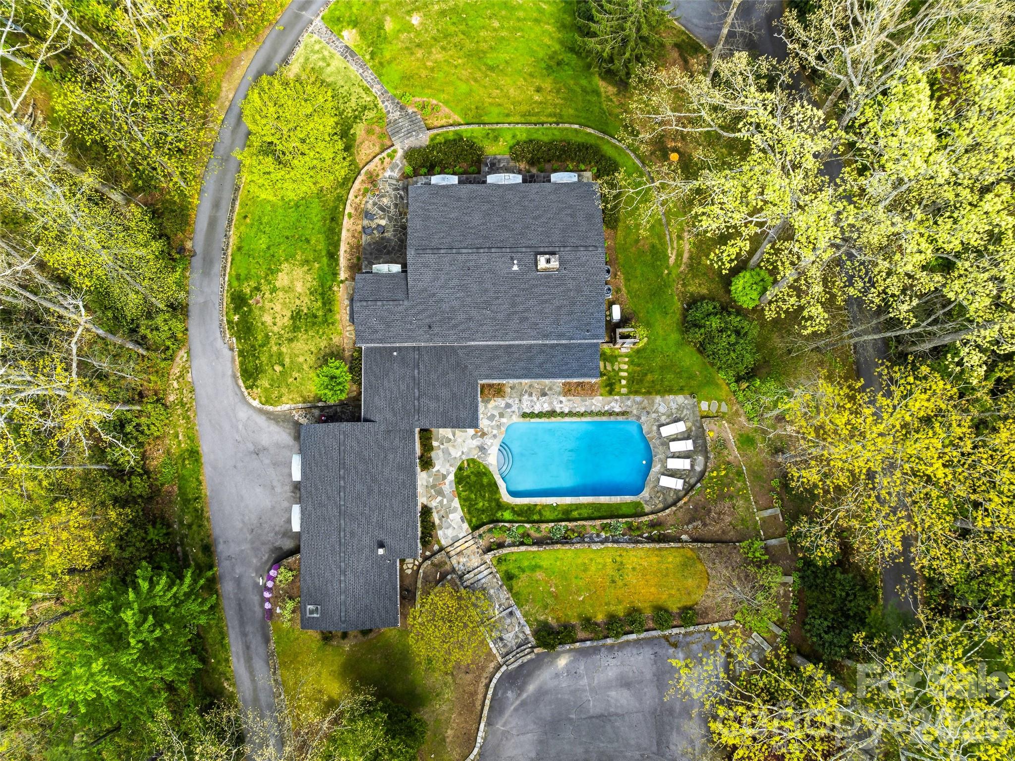 10 Kalimar Heights — Hendersonville