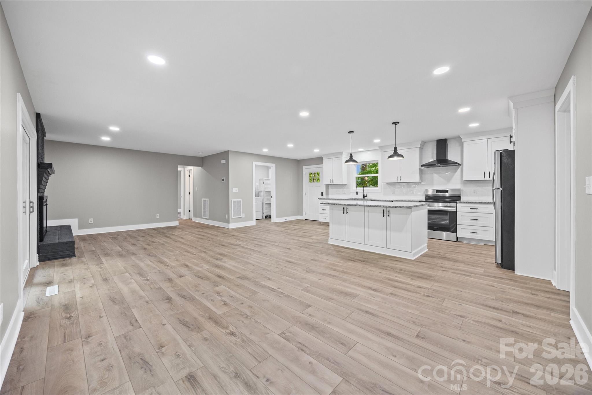 5950 Lake Wylie Road — Clover