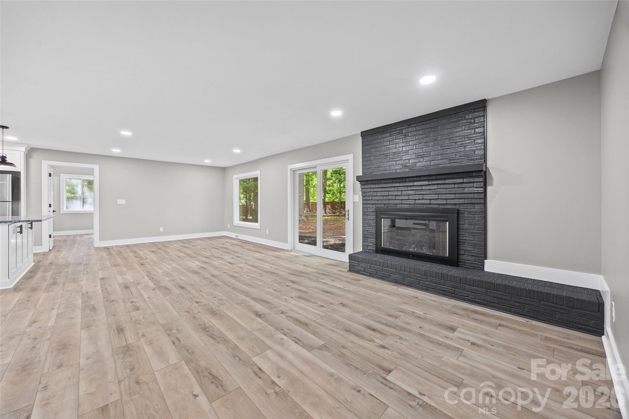5950 Lake Wylie Road — Clover