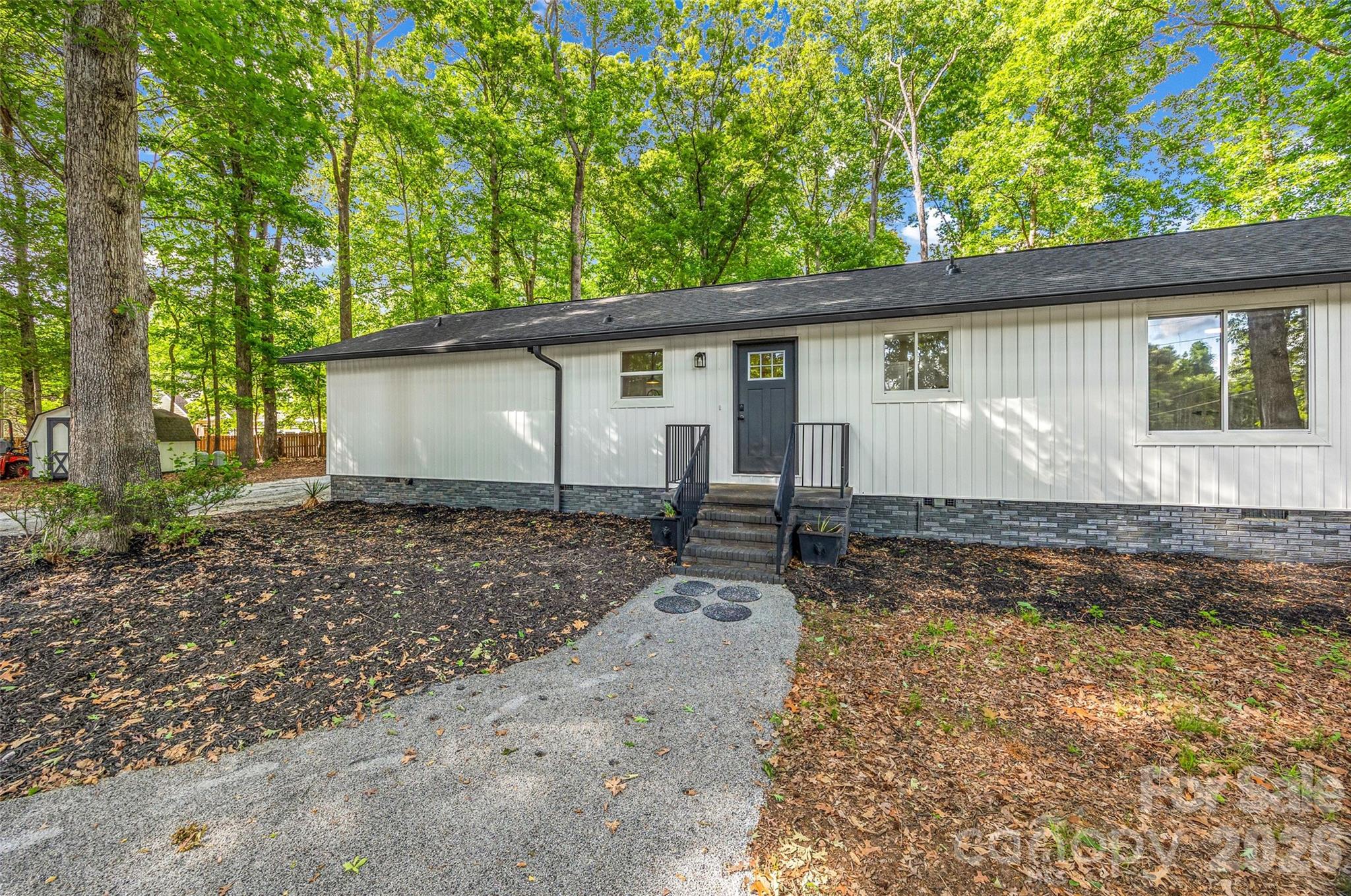 5950 Lake Wylie Road — Clover