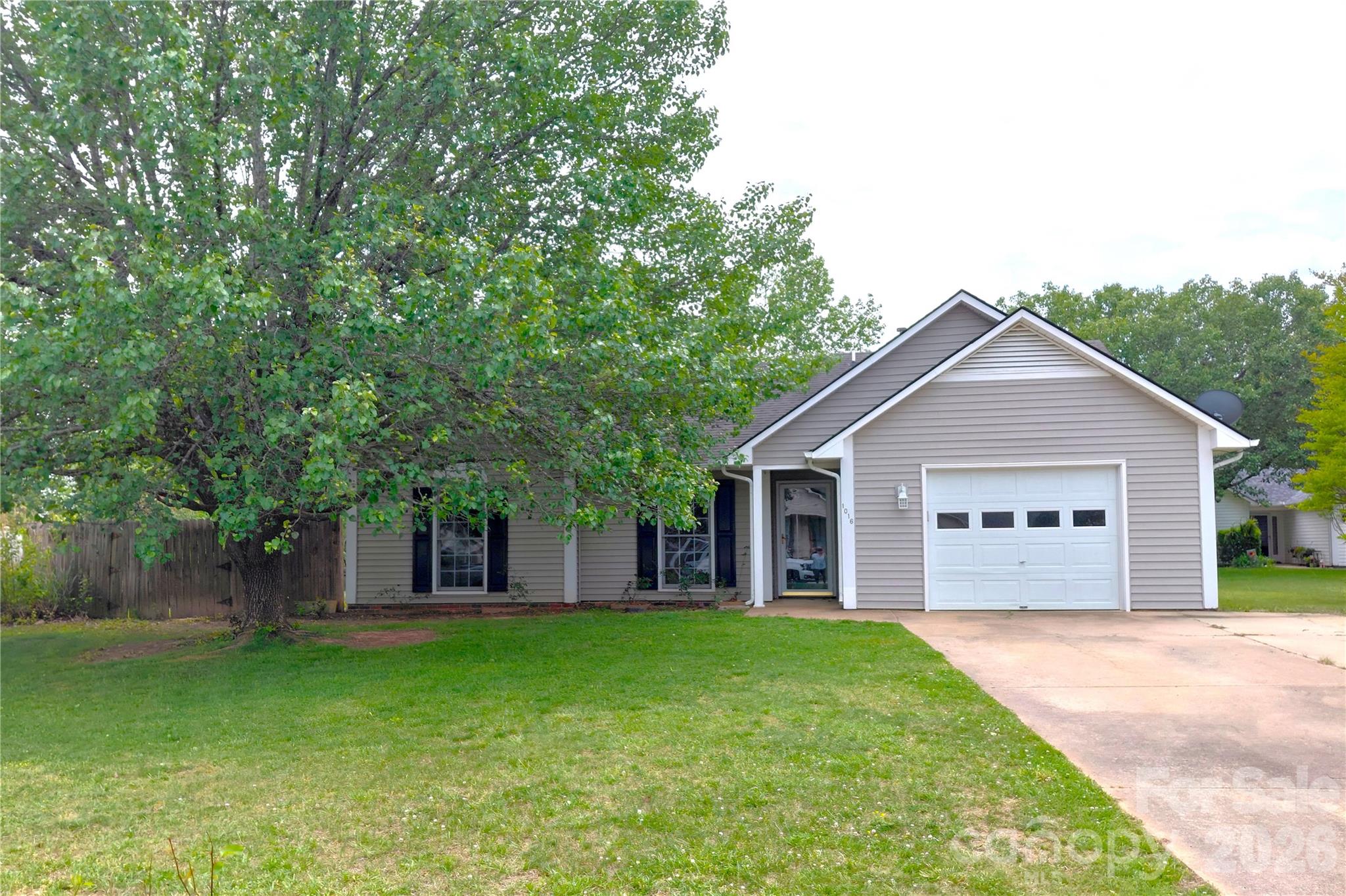 1016 Thorncrest Drive — Fletcher