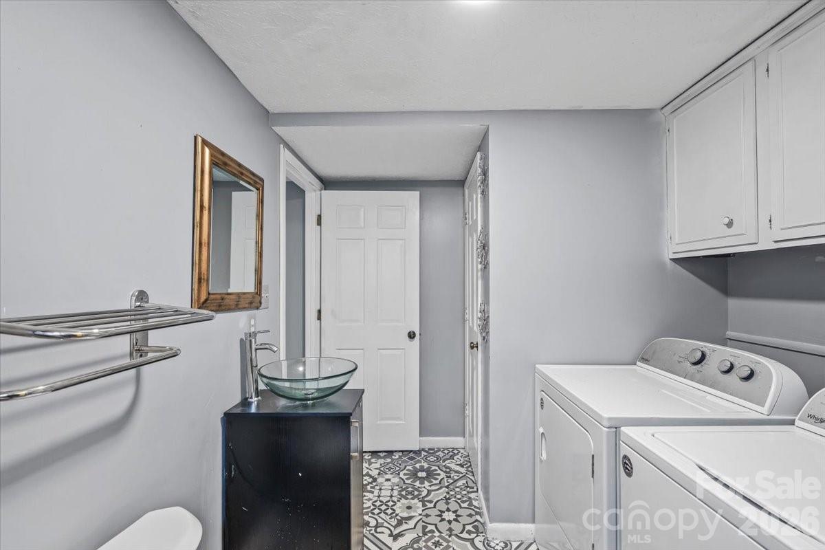 1527 Rhyne Street — Shelby