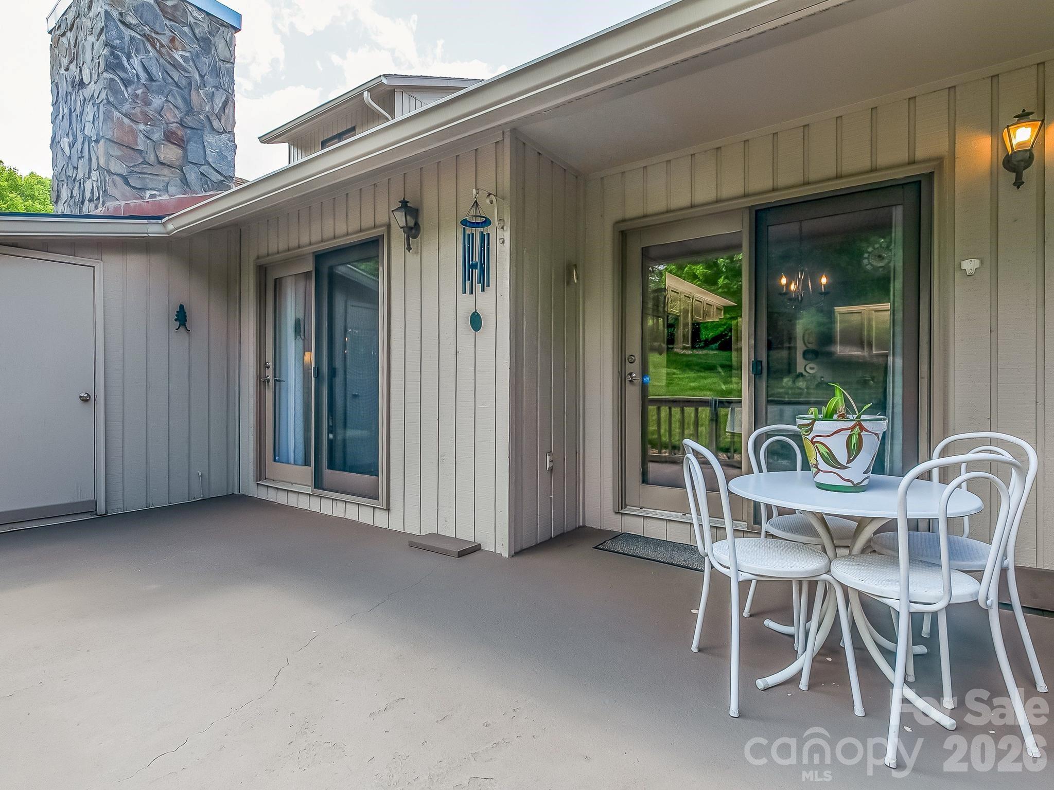 136 Deerlake Drive — Asheville