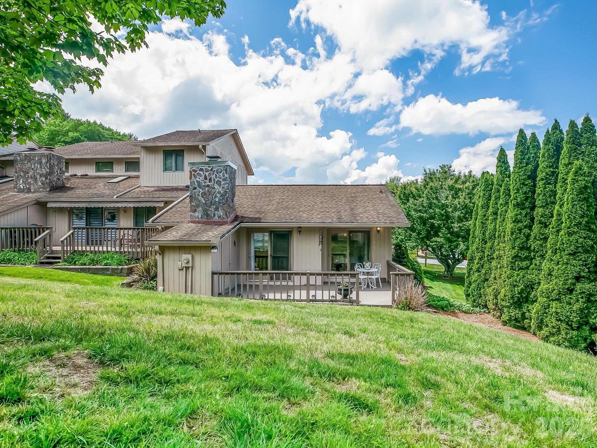 136 Deerlake Drive — Asheville