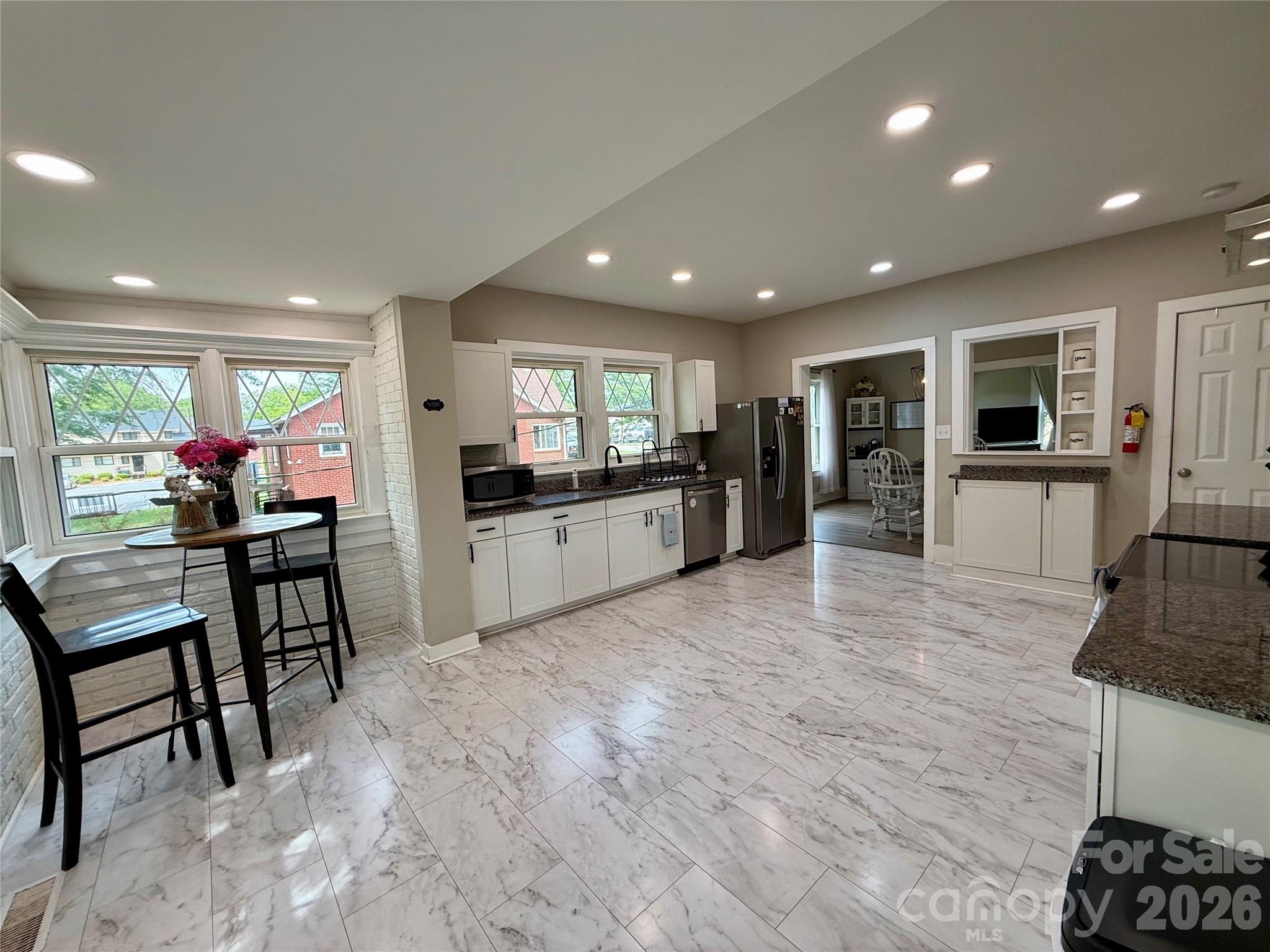 2709 N Main Avenue — Newton