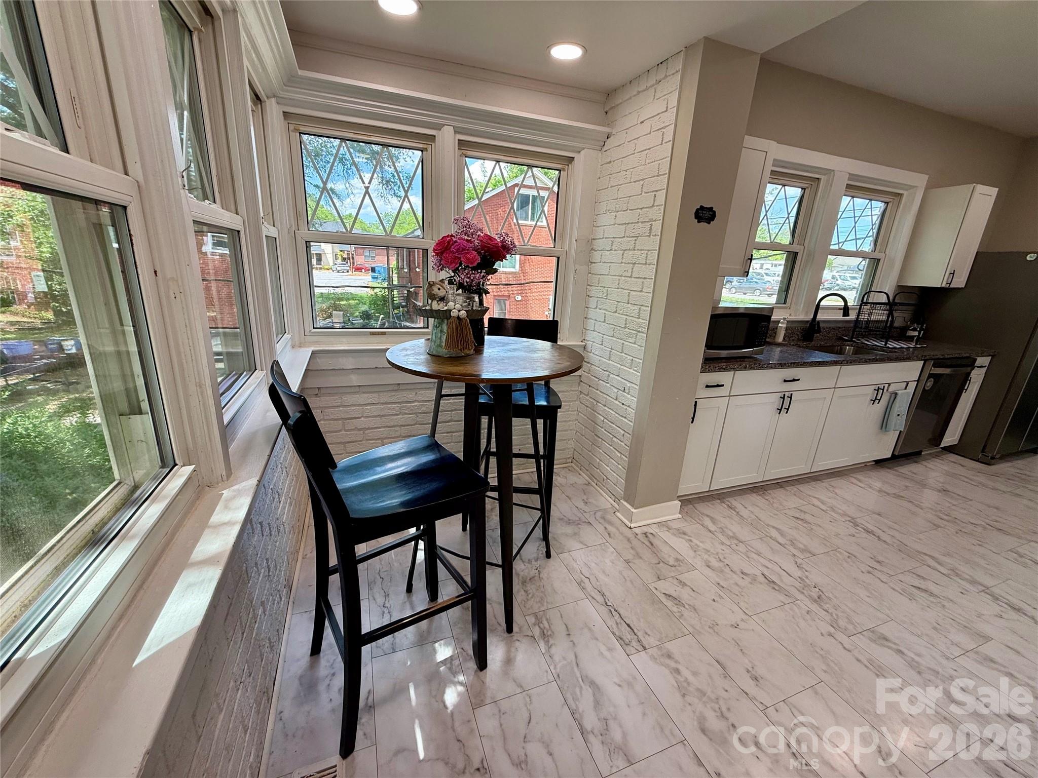 2709 N Main Avenue — Newton