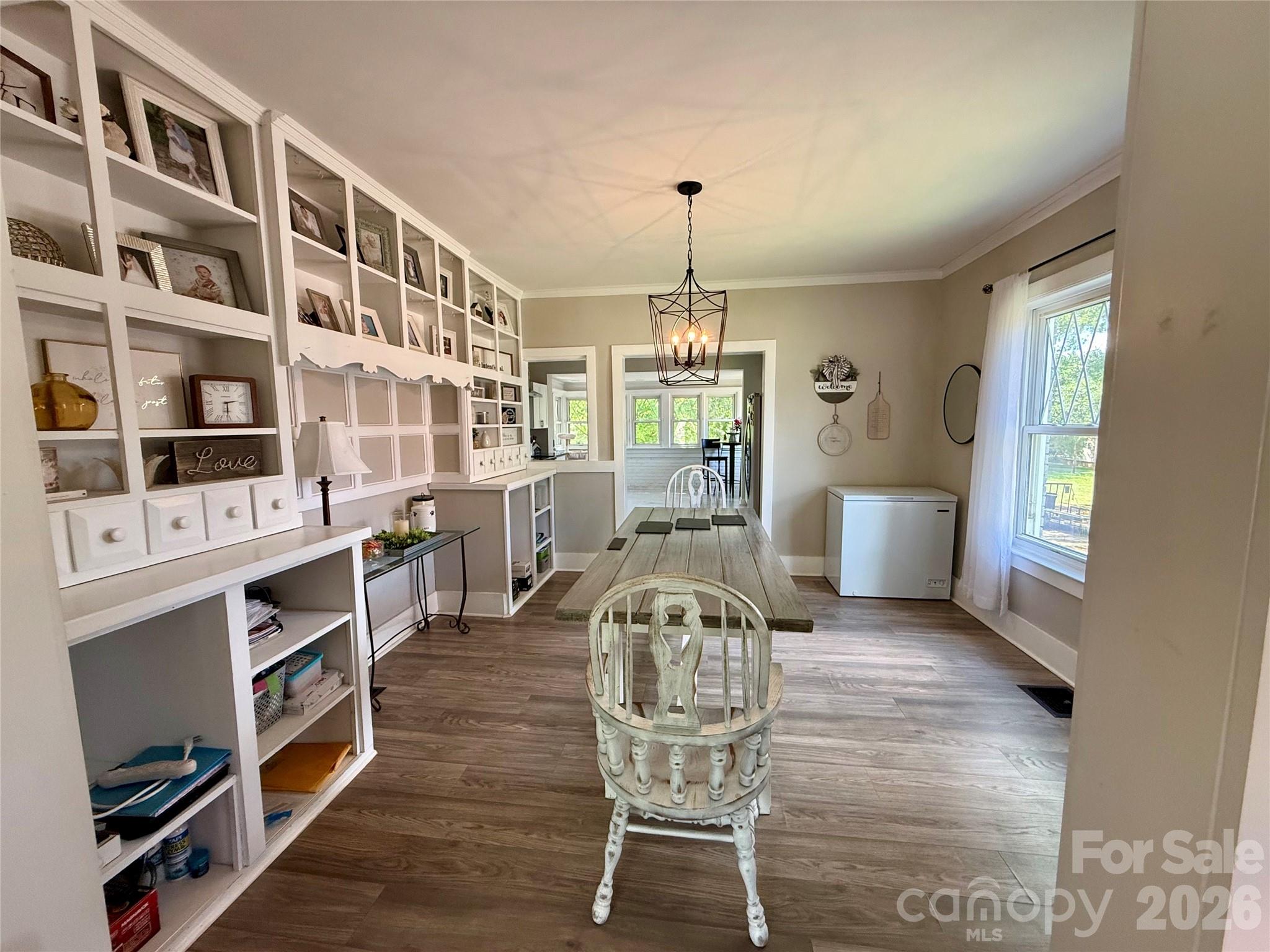 2709 N Main Avenue — Newton