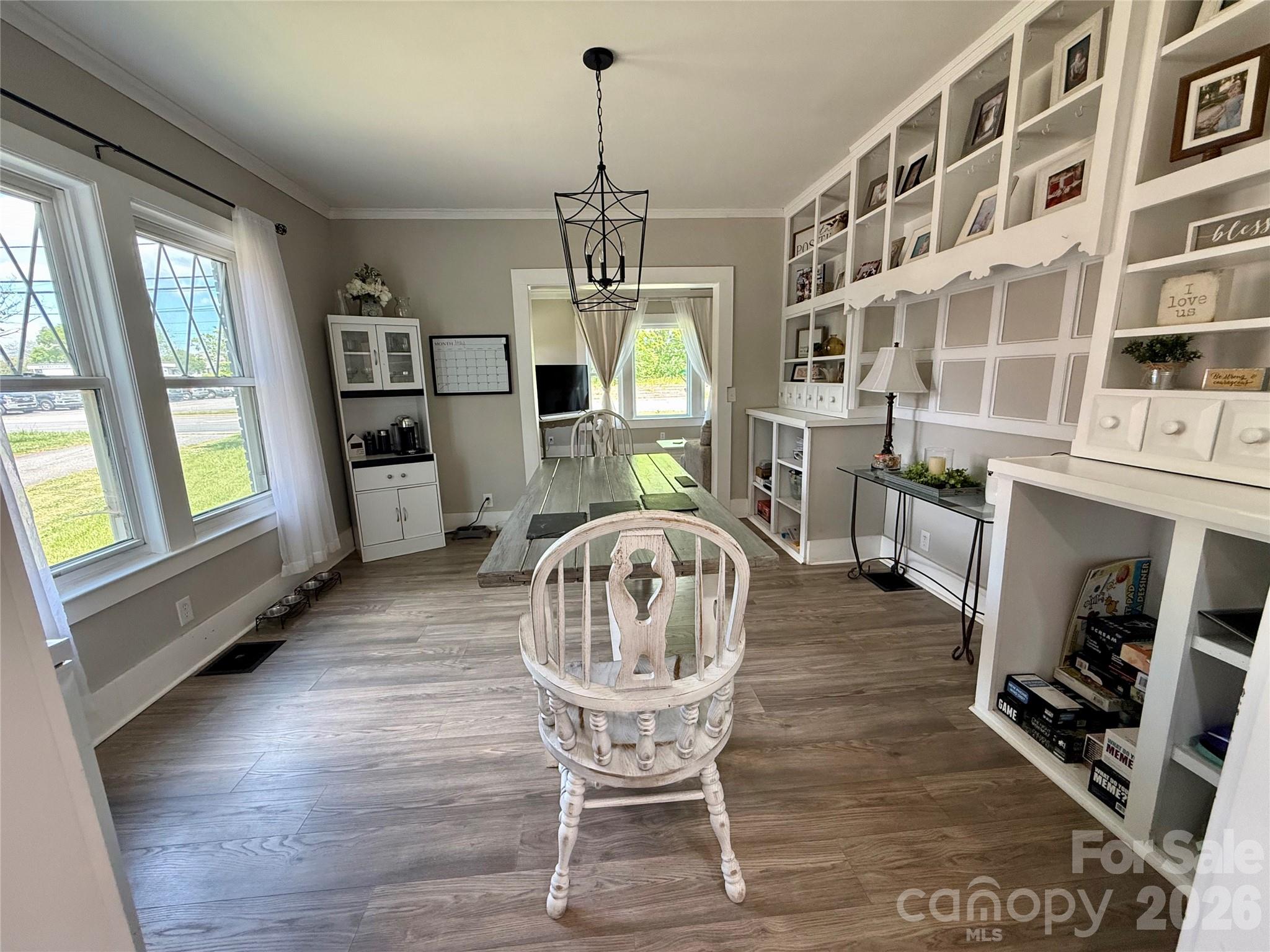 2709 N Main Avenue — Newton
