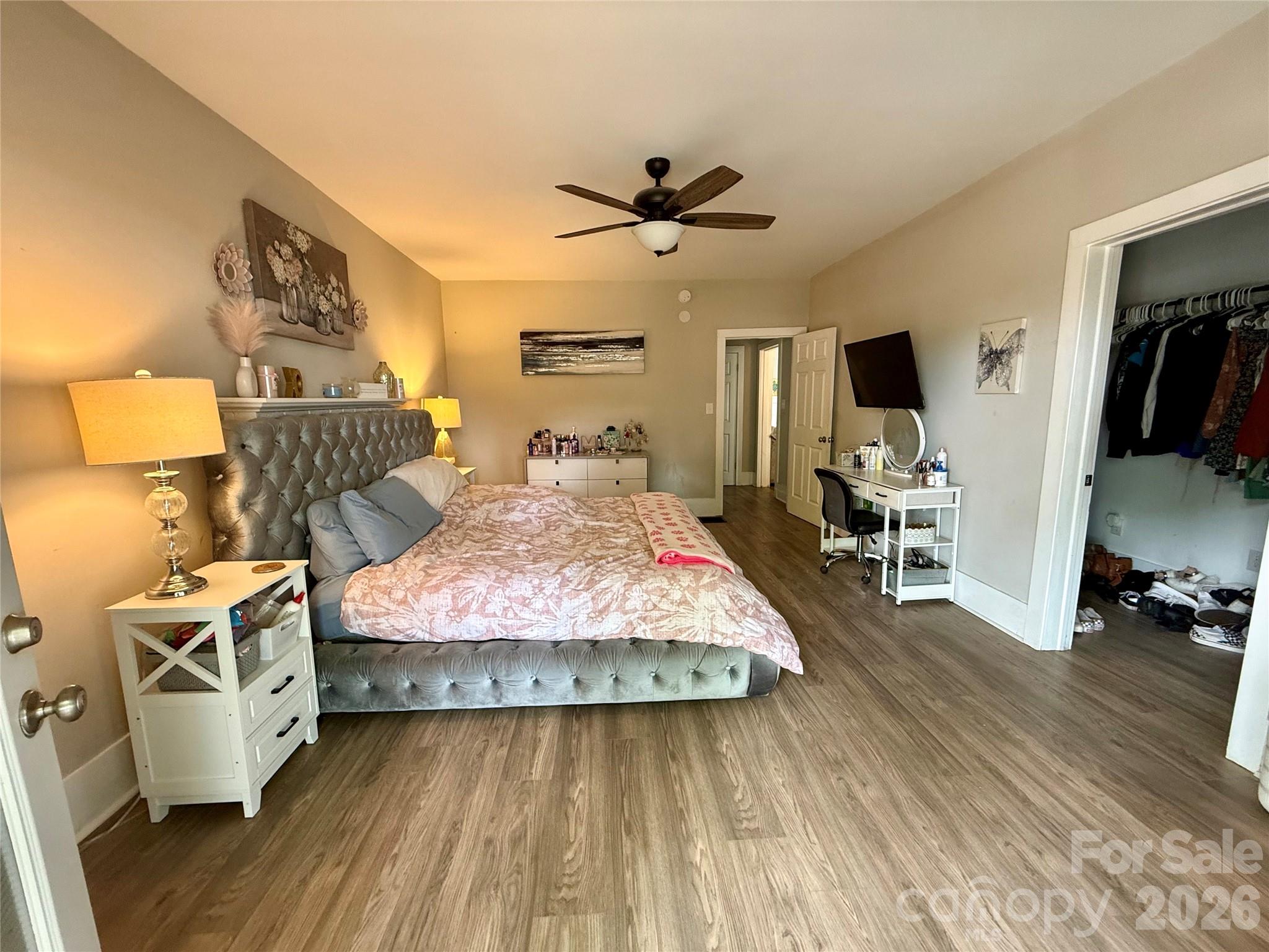 2709 N Main Avenue — Newton
