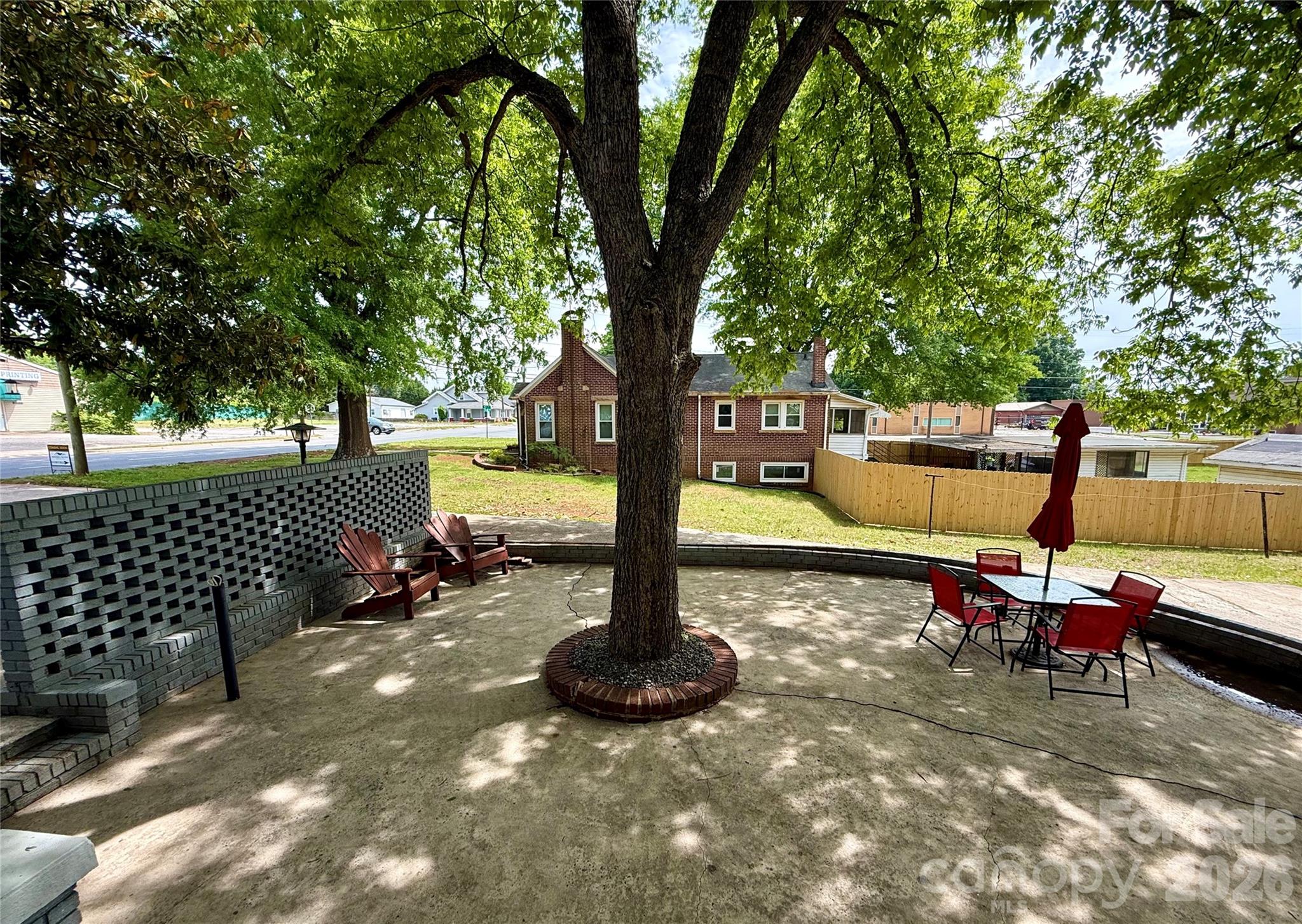 2709 N Main Avenue — Newton