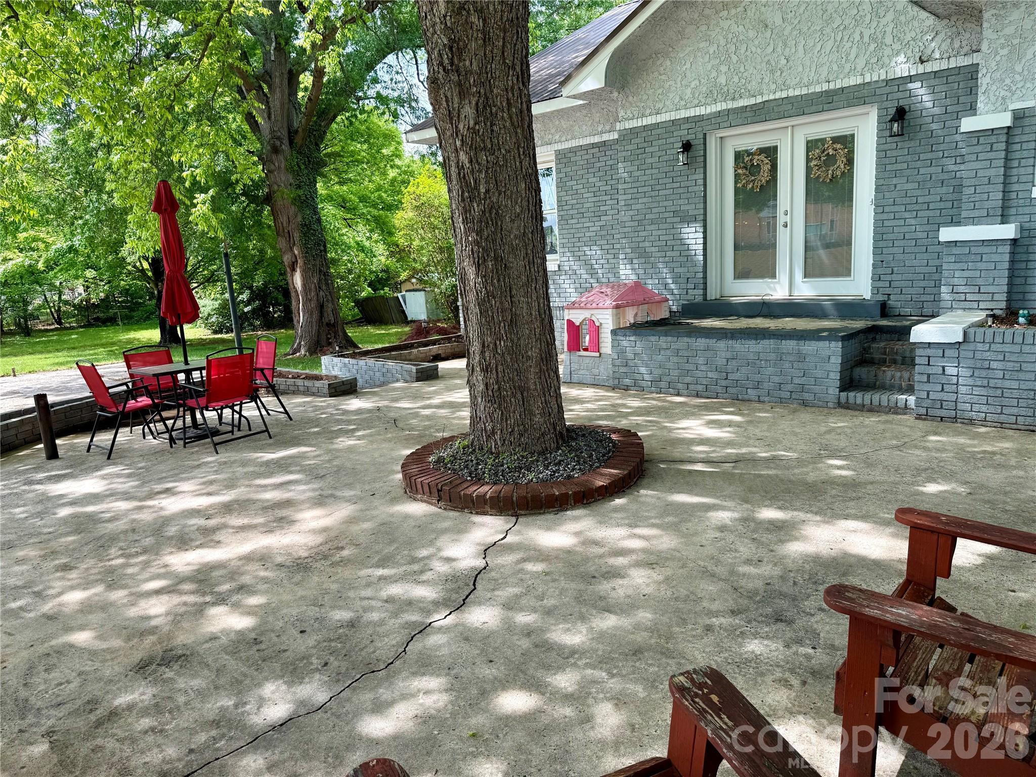 2709 N Main Avenue — Newton