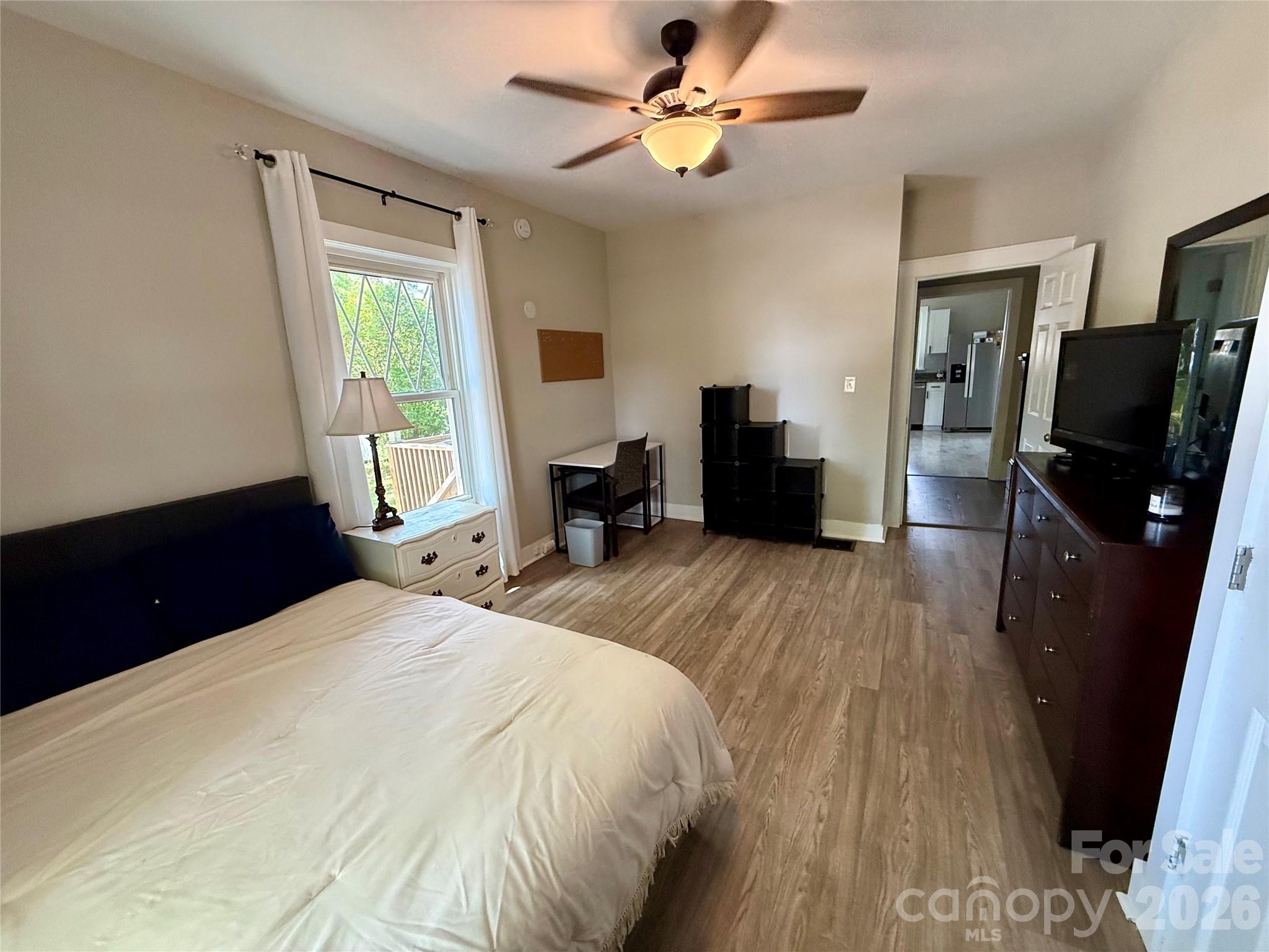 2709 N Main Avenue — Newton