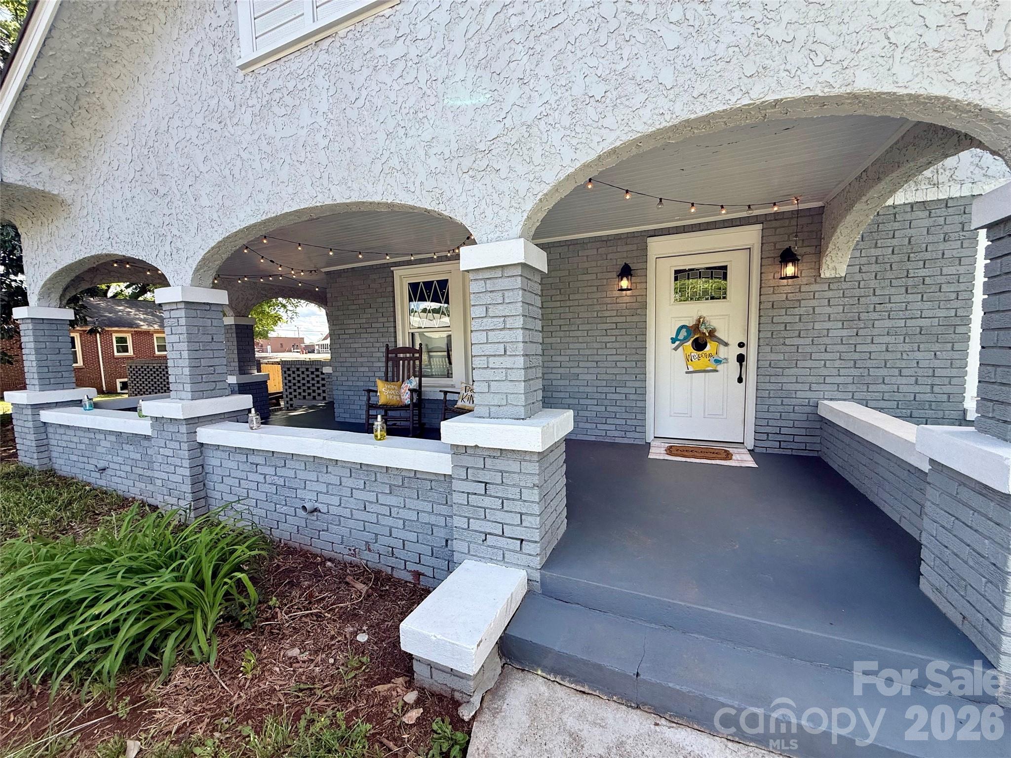 2709 N Main Avenue — Newton