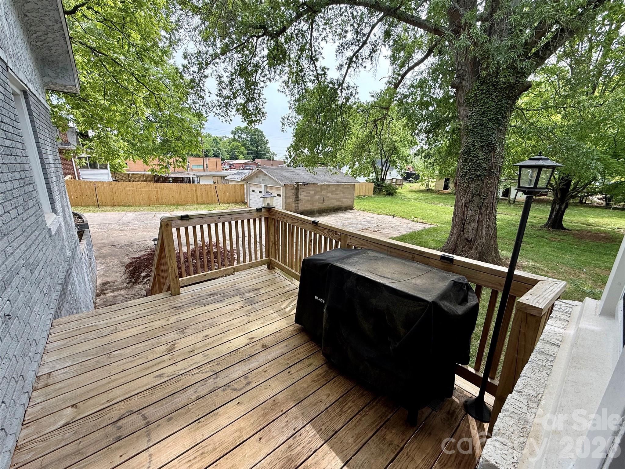 2709 N Main Avenue — Newton
