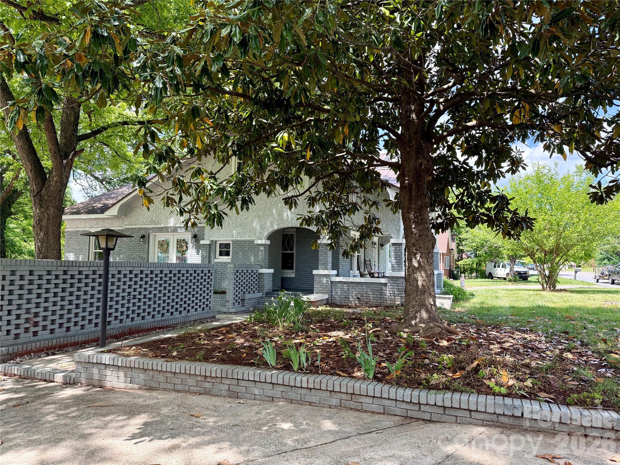 2709 N Main Avenue — Newton