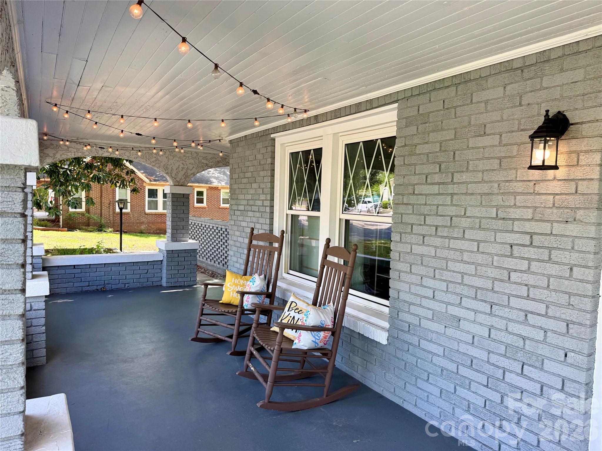 2709 N Main Avenue — Newton