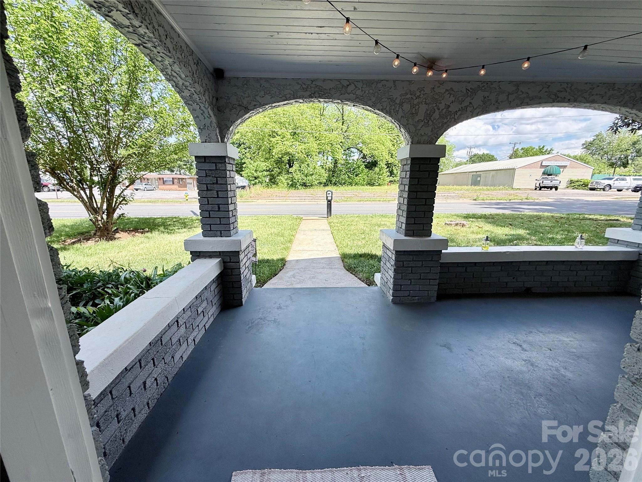 2709 N Main Avenue — Newton