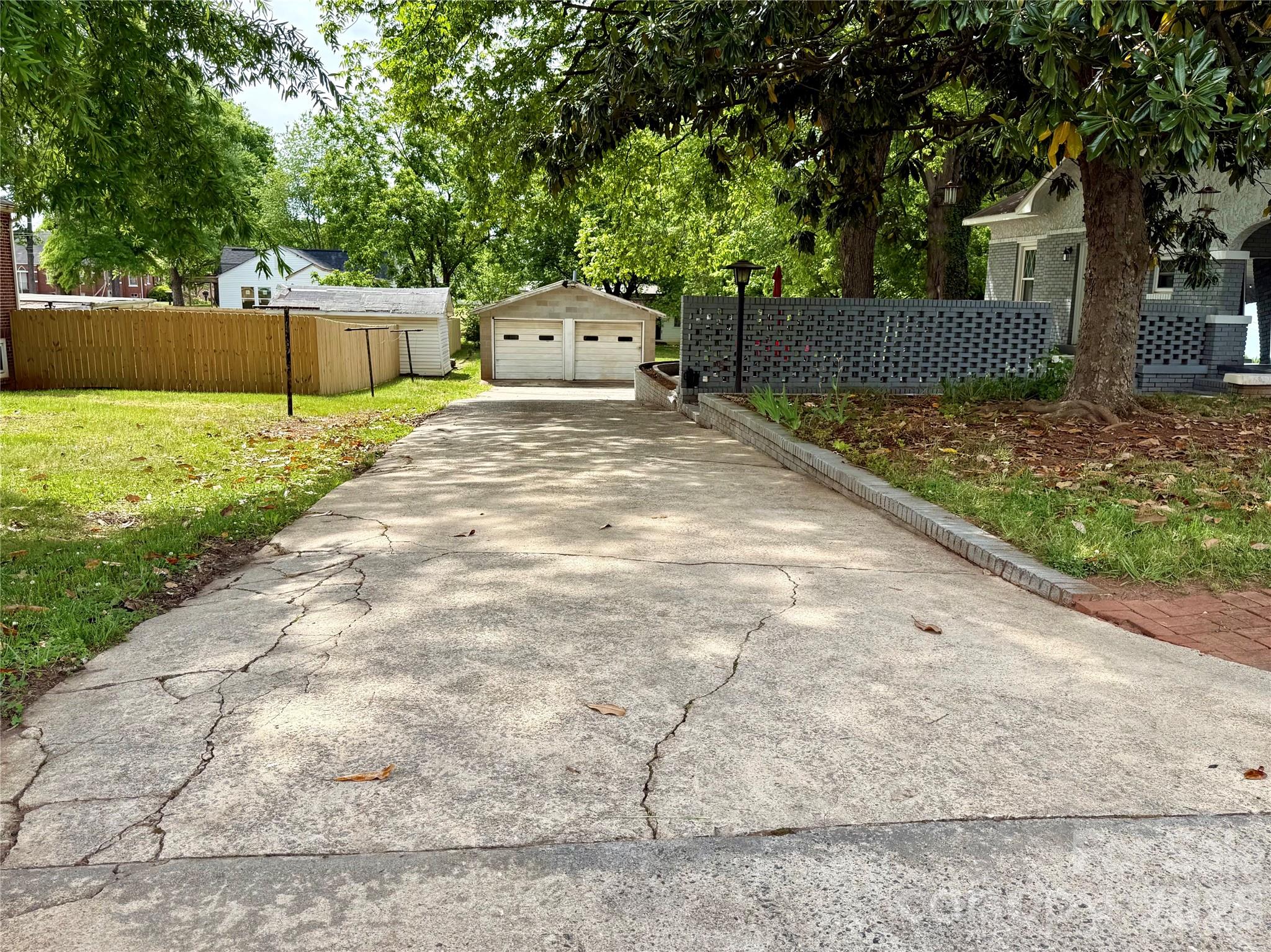 2709 N Main Avenue — Newton