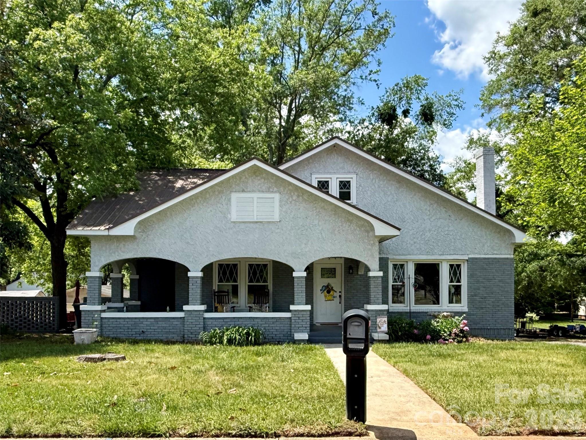 2709 N Main Avenue — Newton