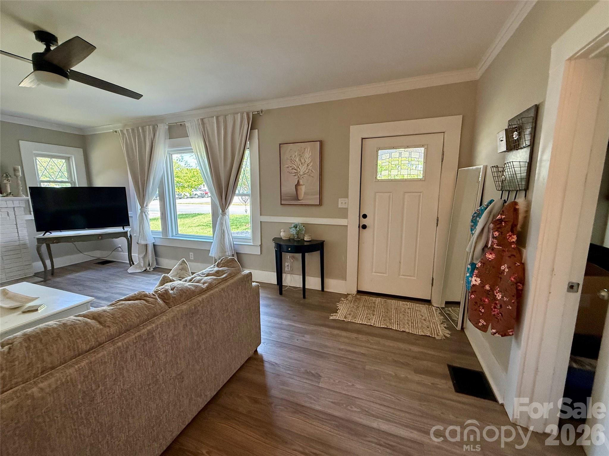 2709 N Main Avenue — Newton