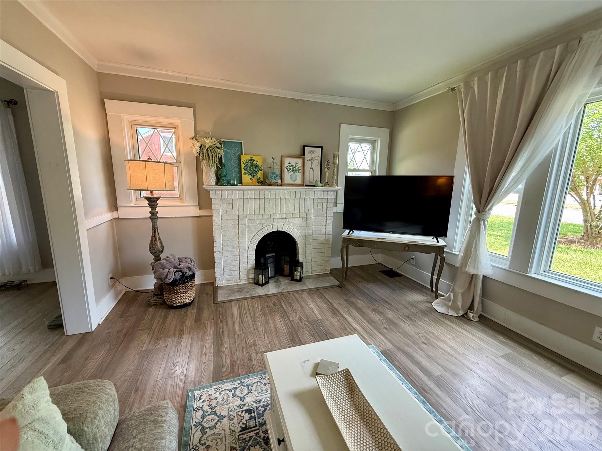 2709 N Main Avenue — Newton