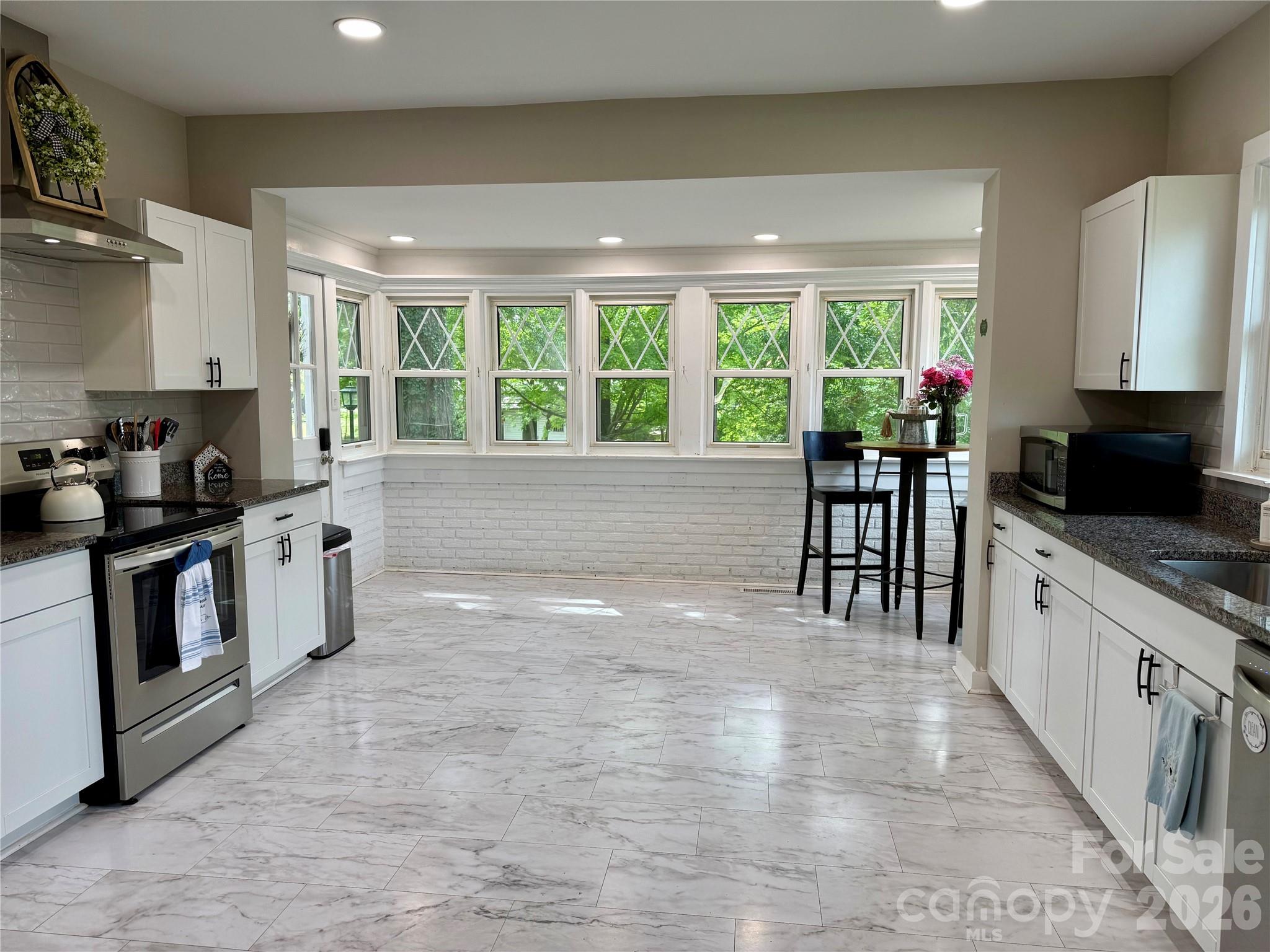 2709 N Main Avenue — Newton