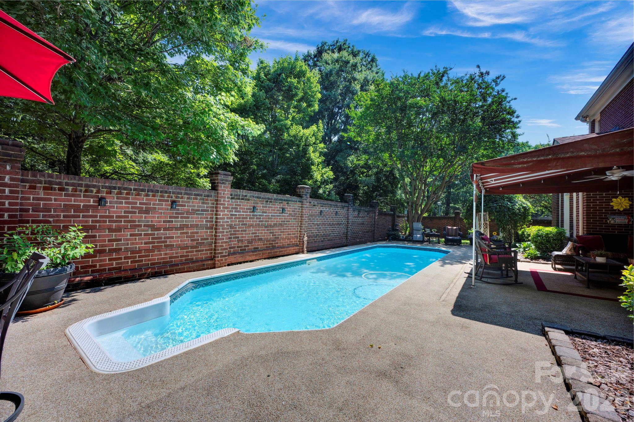 7014 Walton Heath Lane — Charlotte