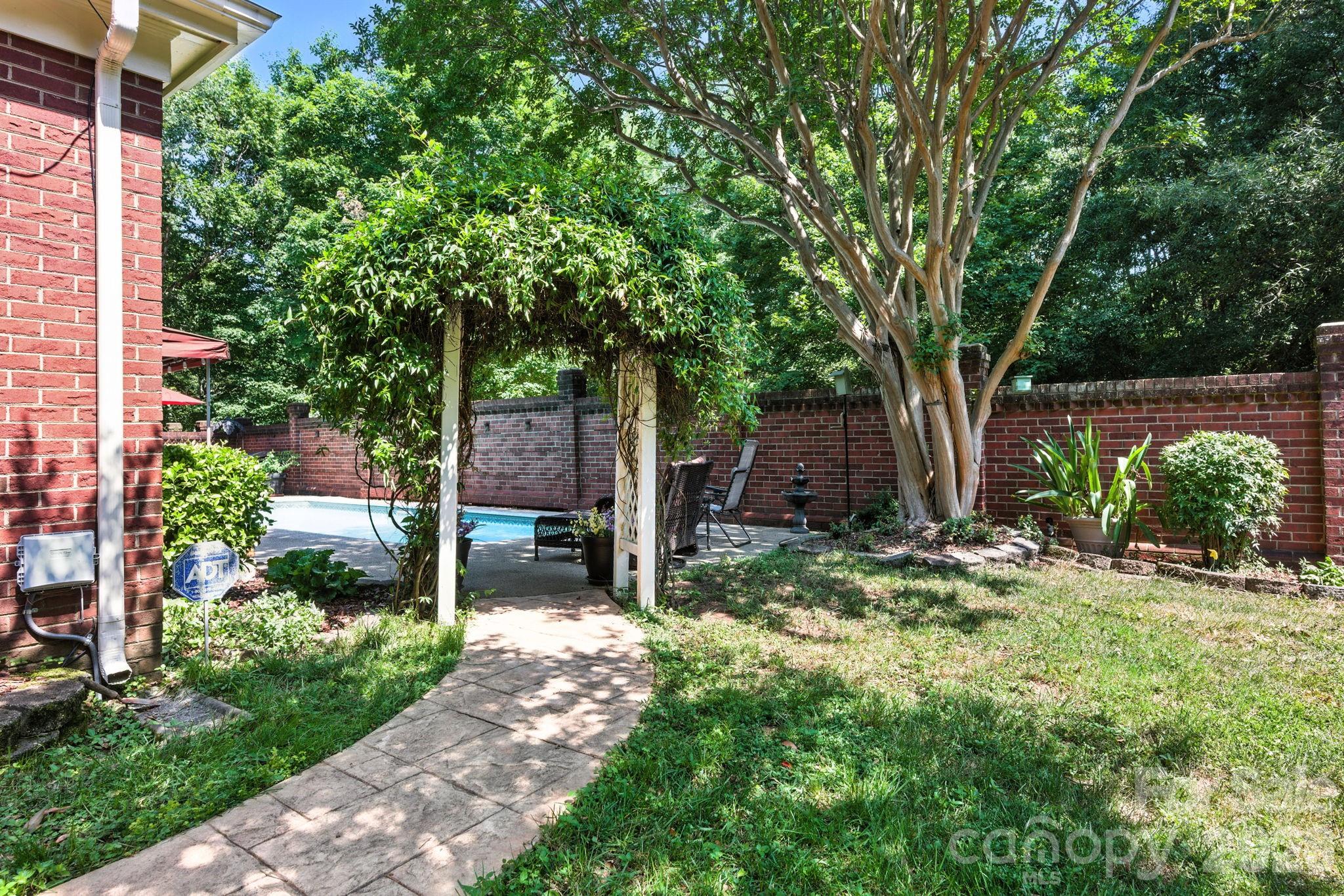 7014 Walton Heath Lane — Charlotte