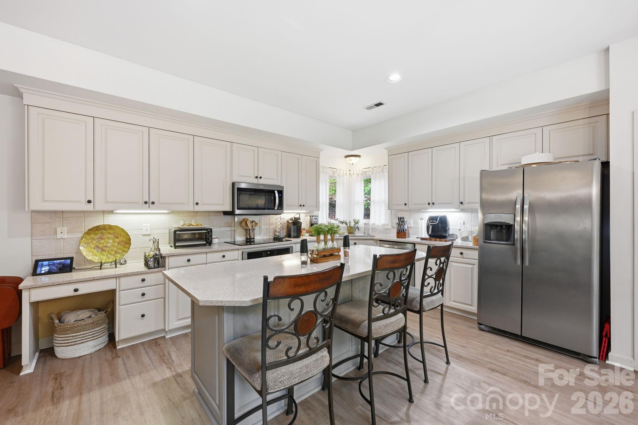 7014 Walton Heath Lane — Charlotte