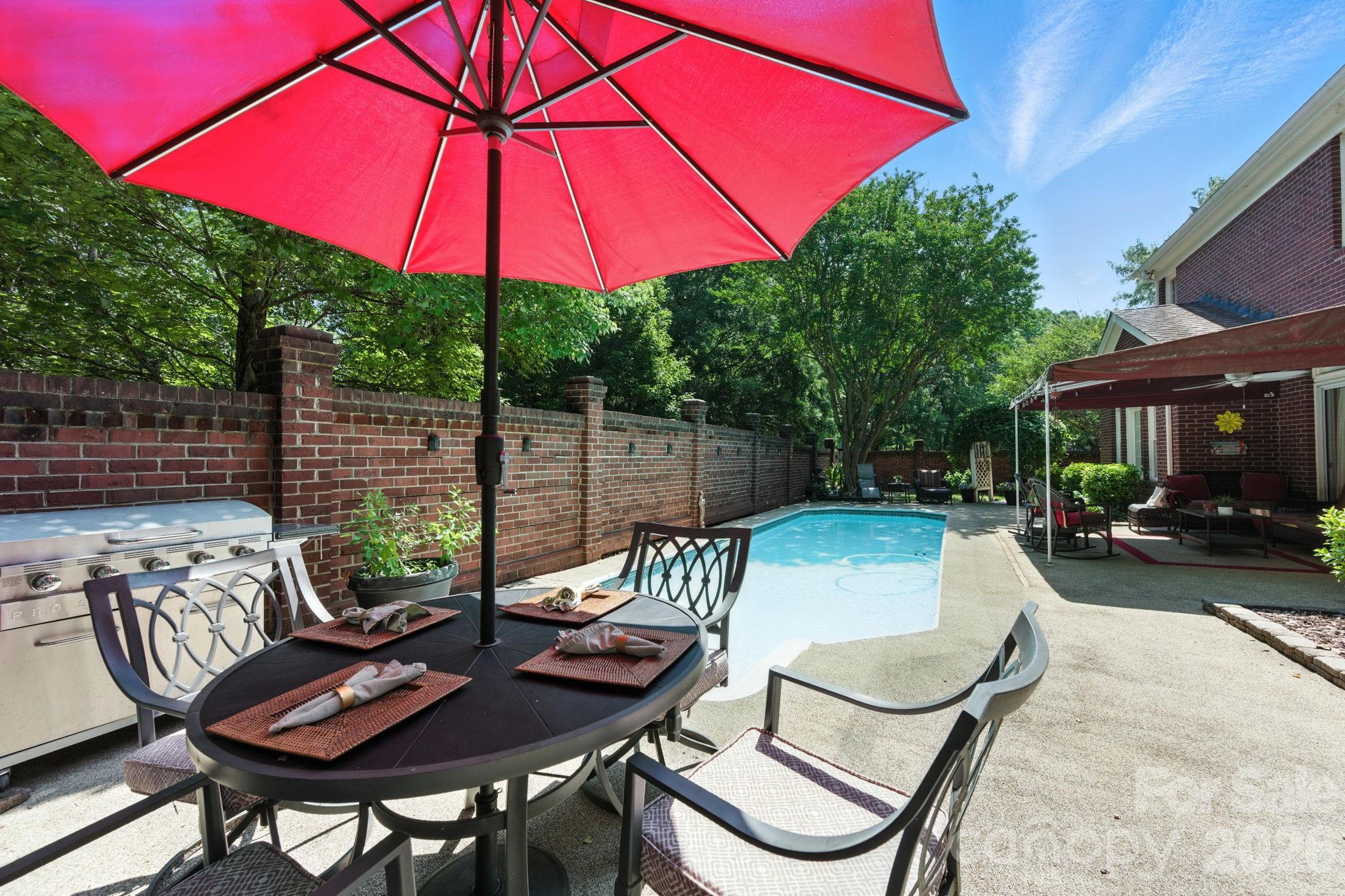 7014 Walton Heath Lane — Charlotte