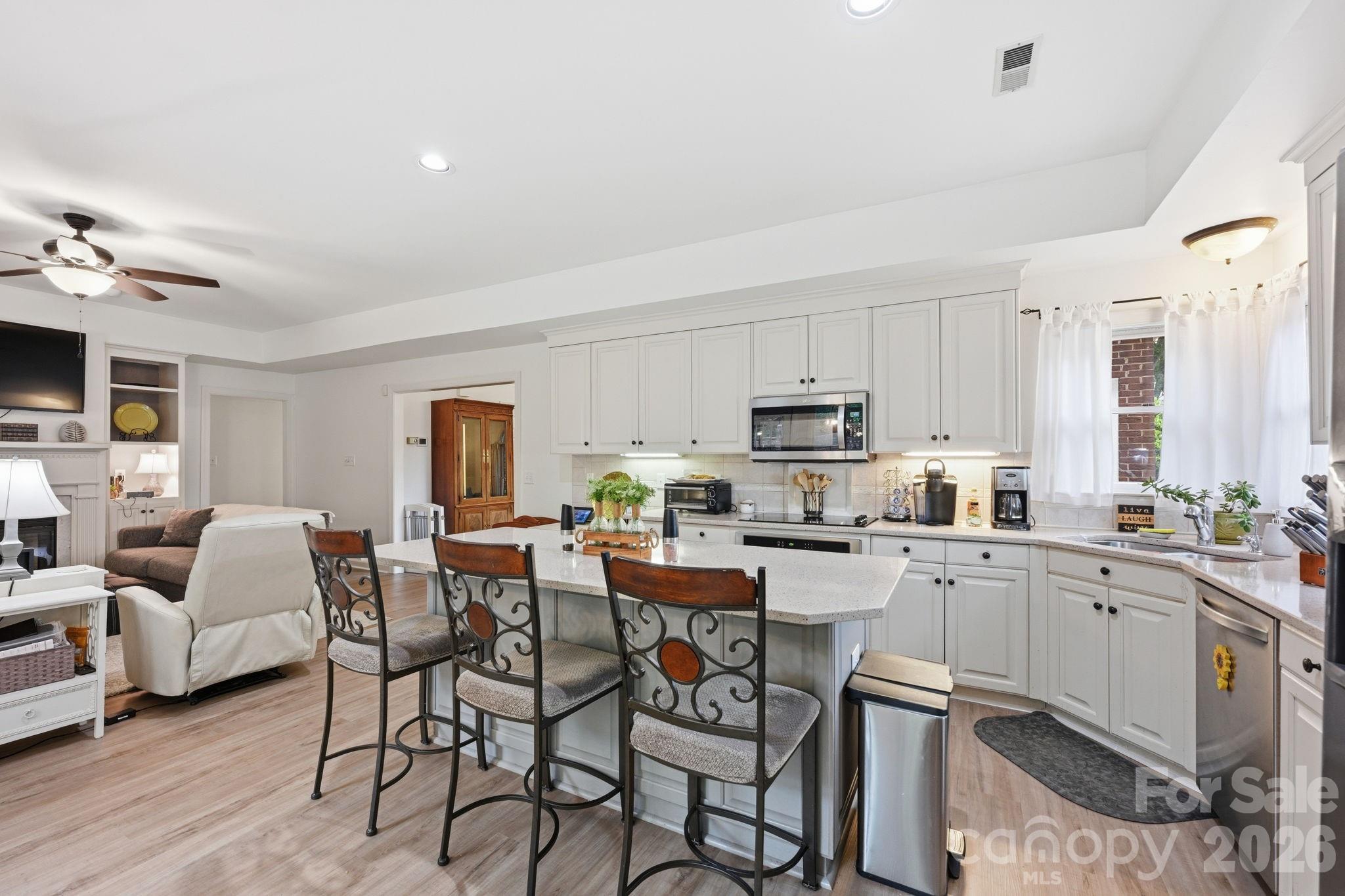 7014 Walton Heath Lane — Charlotte