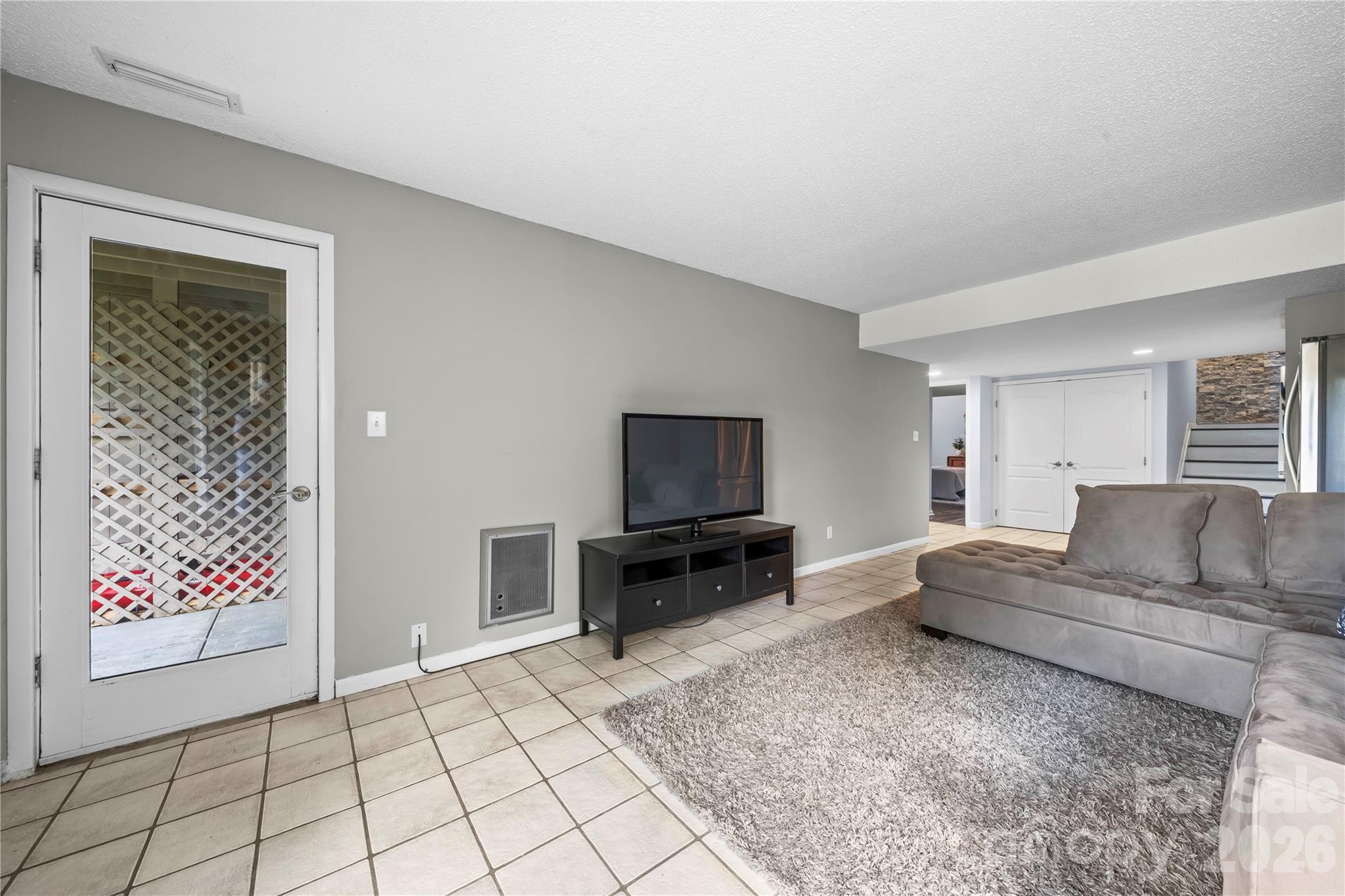 78 Ridgeport Road — Clover