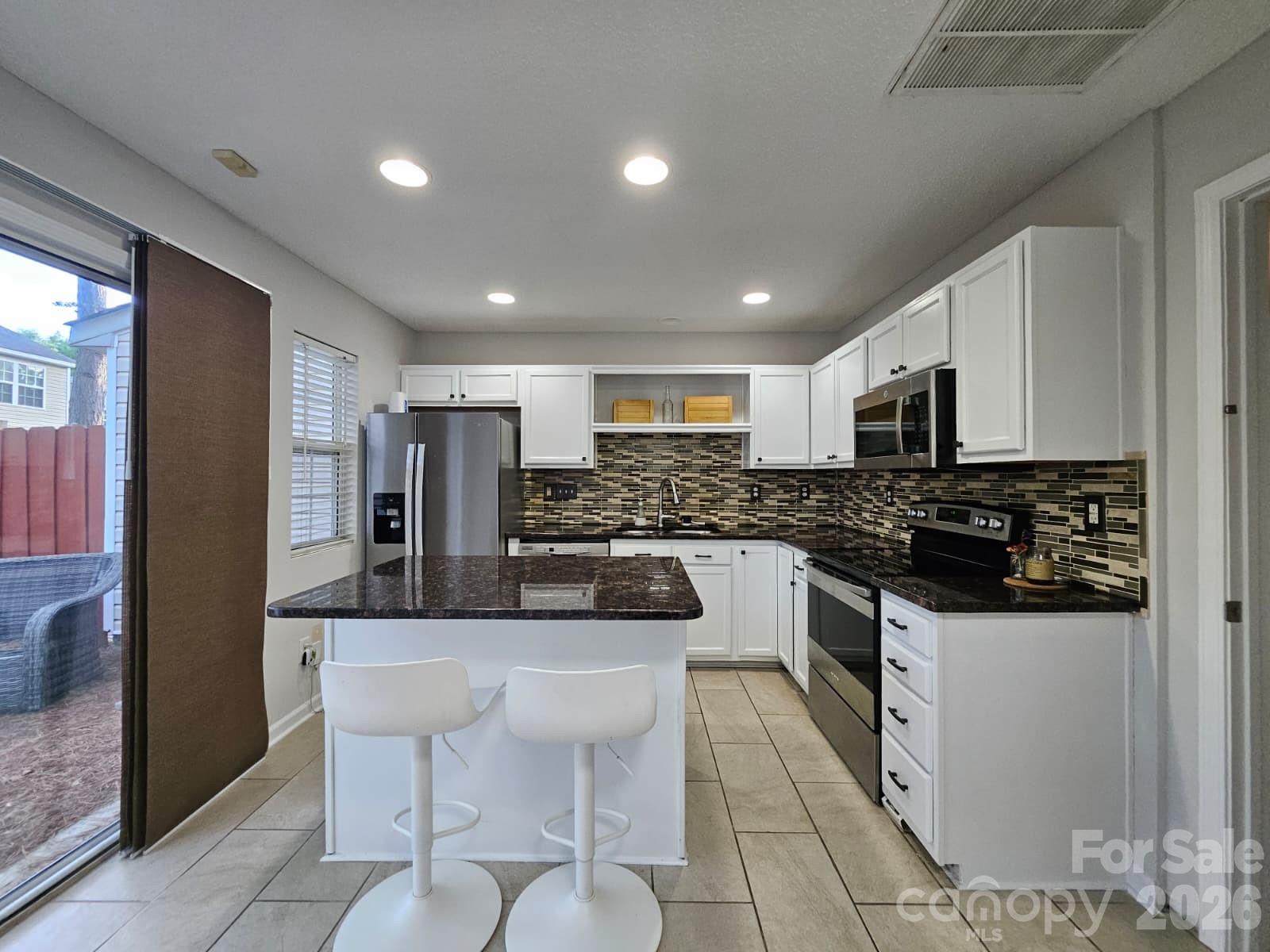 12211 Hood Bend Court — Charlotte