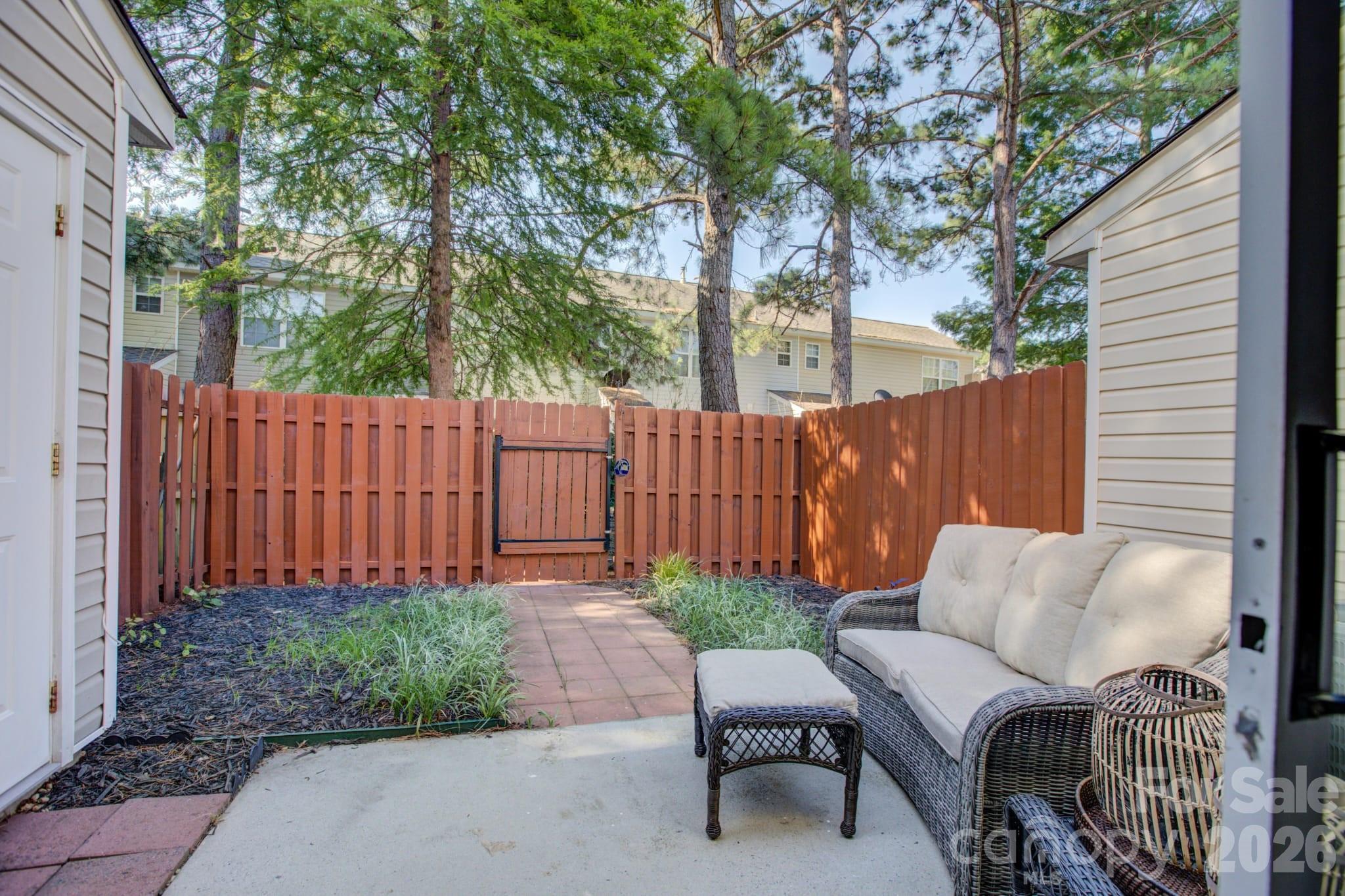 12211 Hood Bend Court — Charlotte
