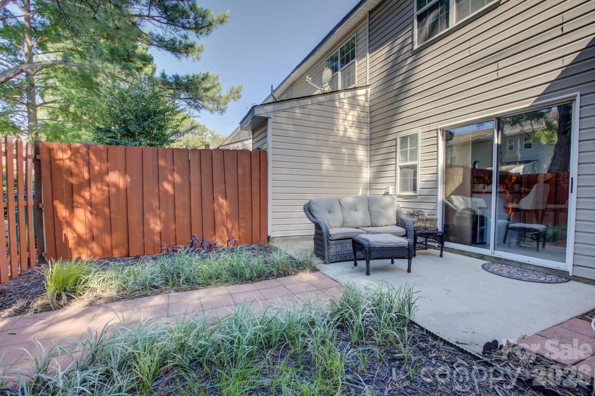 12211 Hood Bend Court — Charlotte
