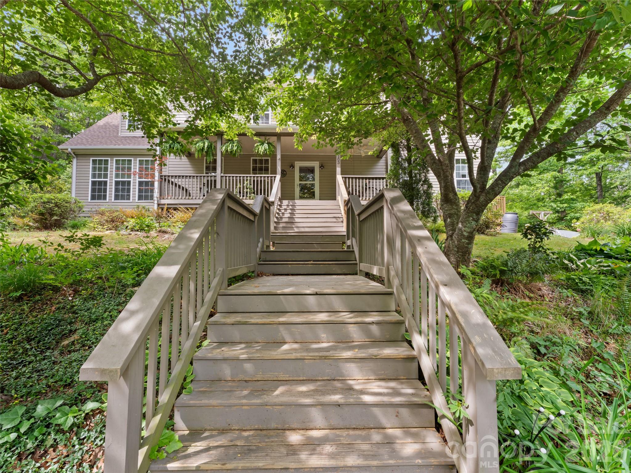 103 Old Southside Road — Saluda