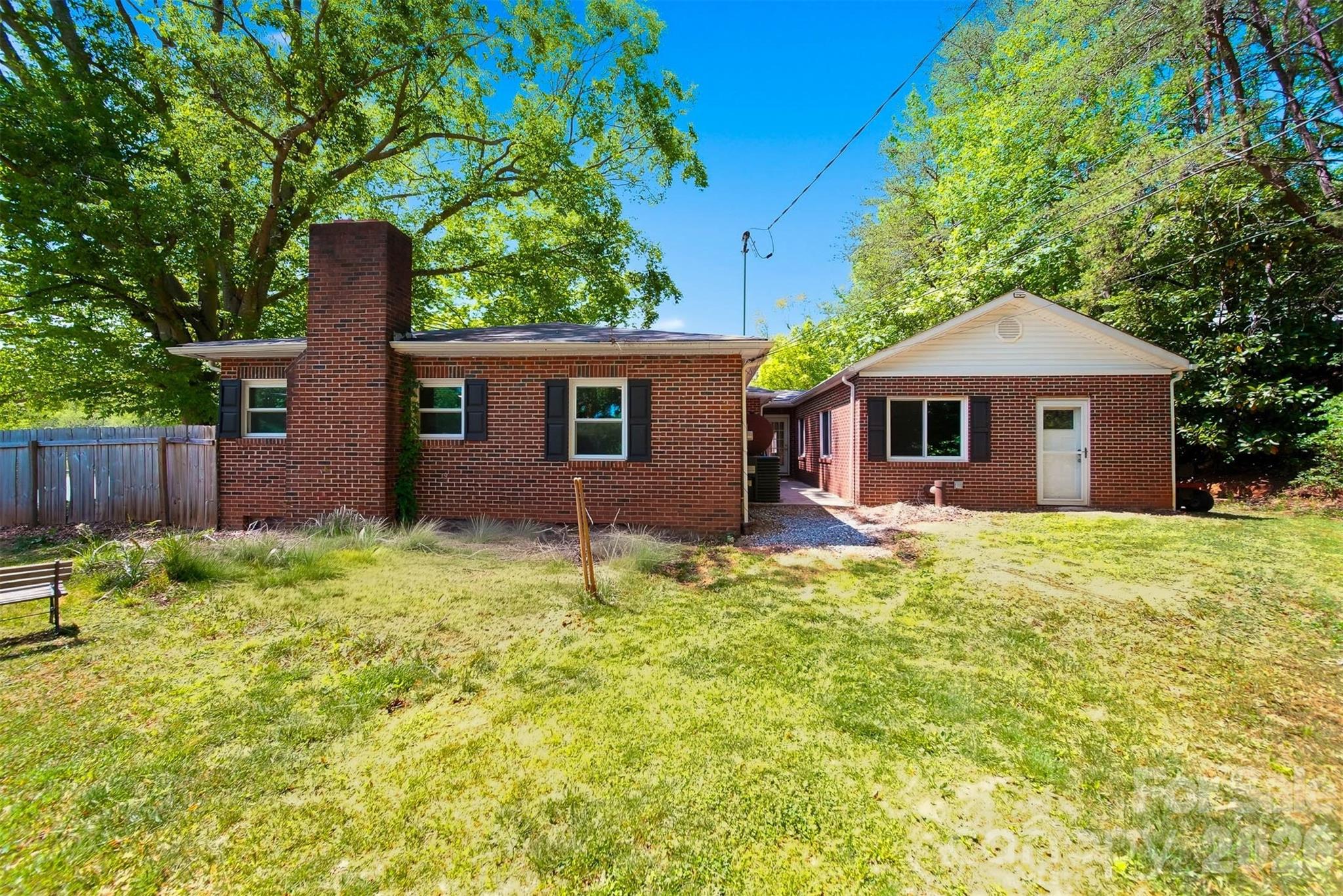 1822 Blowing Rock Boulevard — Lenoir